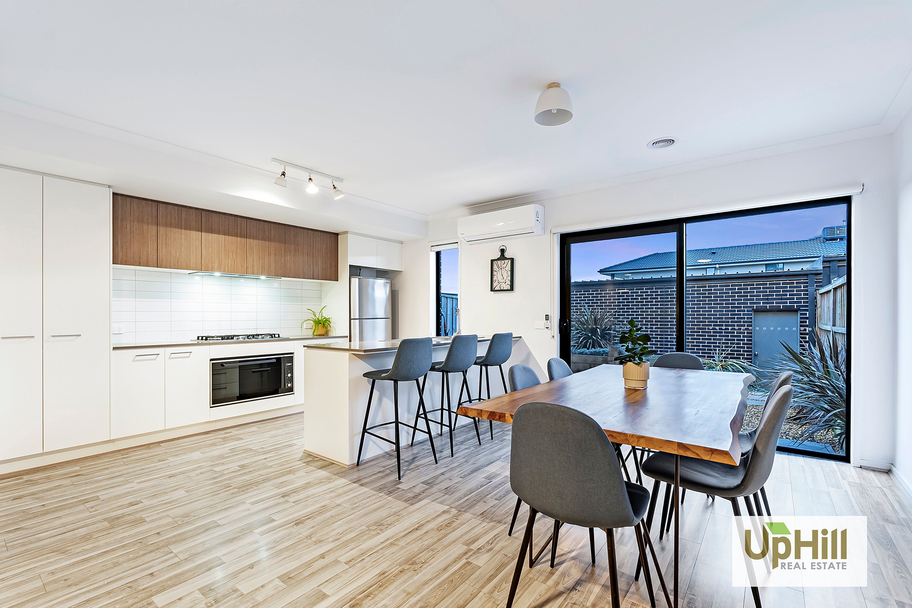 2 Talmalmo Lane, Clyde North - Thumbnail 8