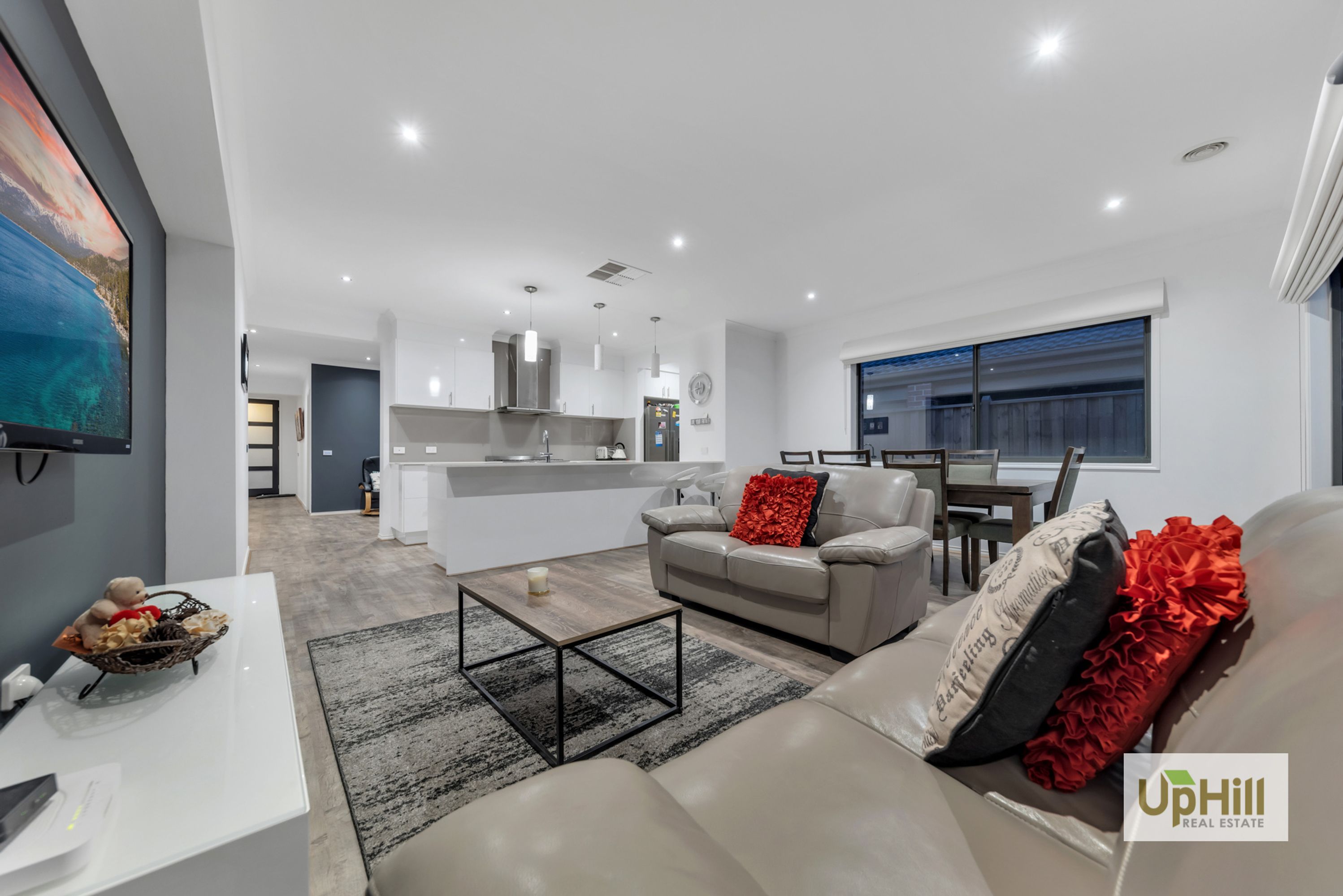 6 Roskopp Avenue, Clyde North - Thumbnail 8