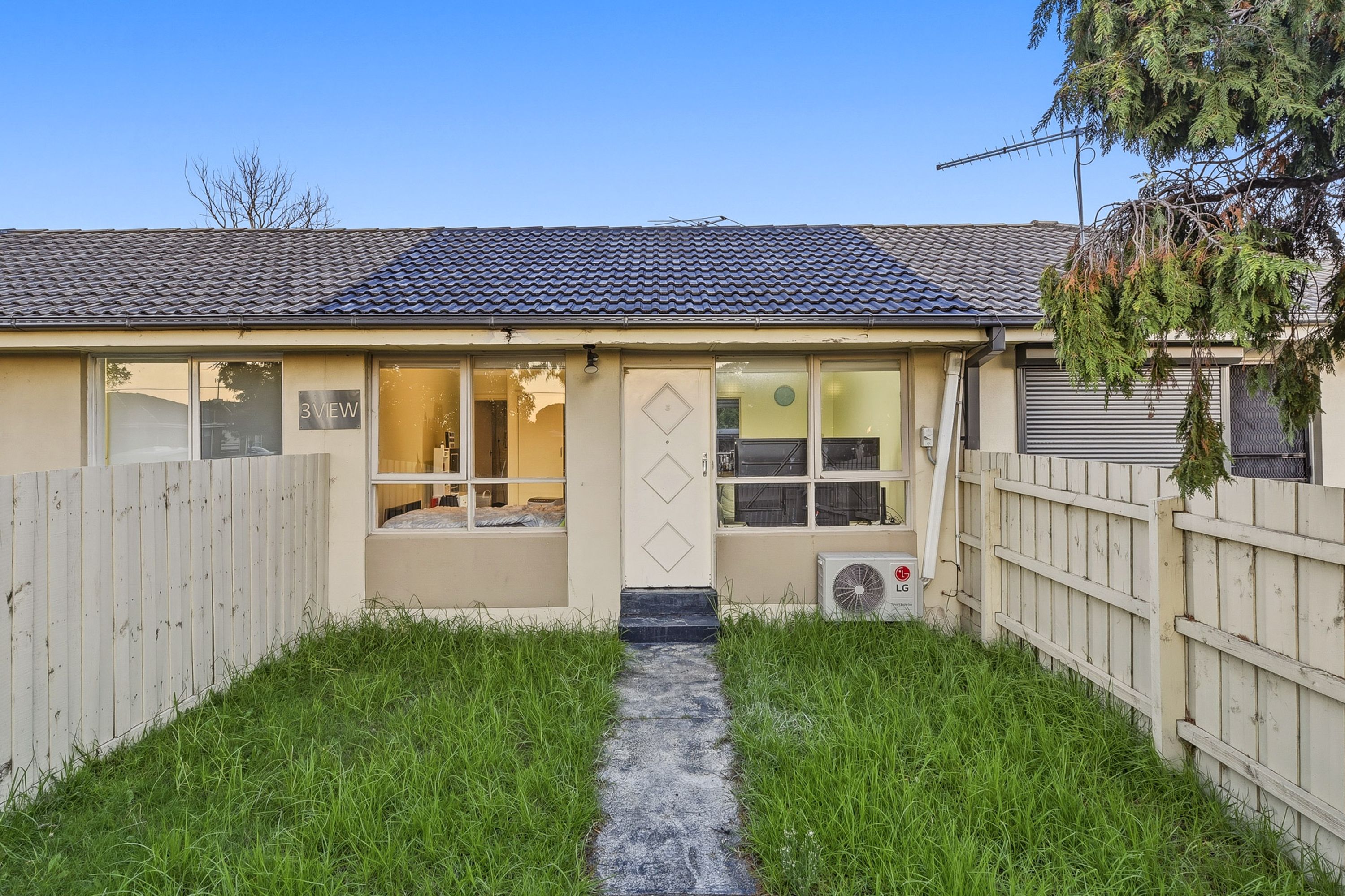 3/3 View Road, Springvale, Springvale - Image 1