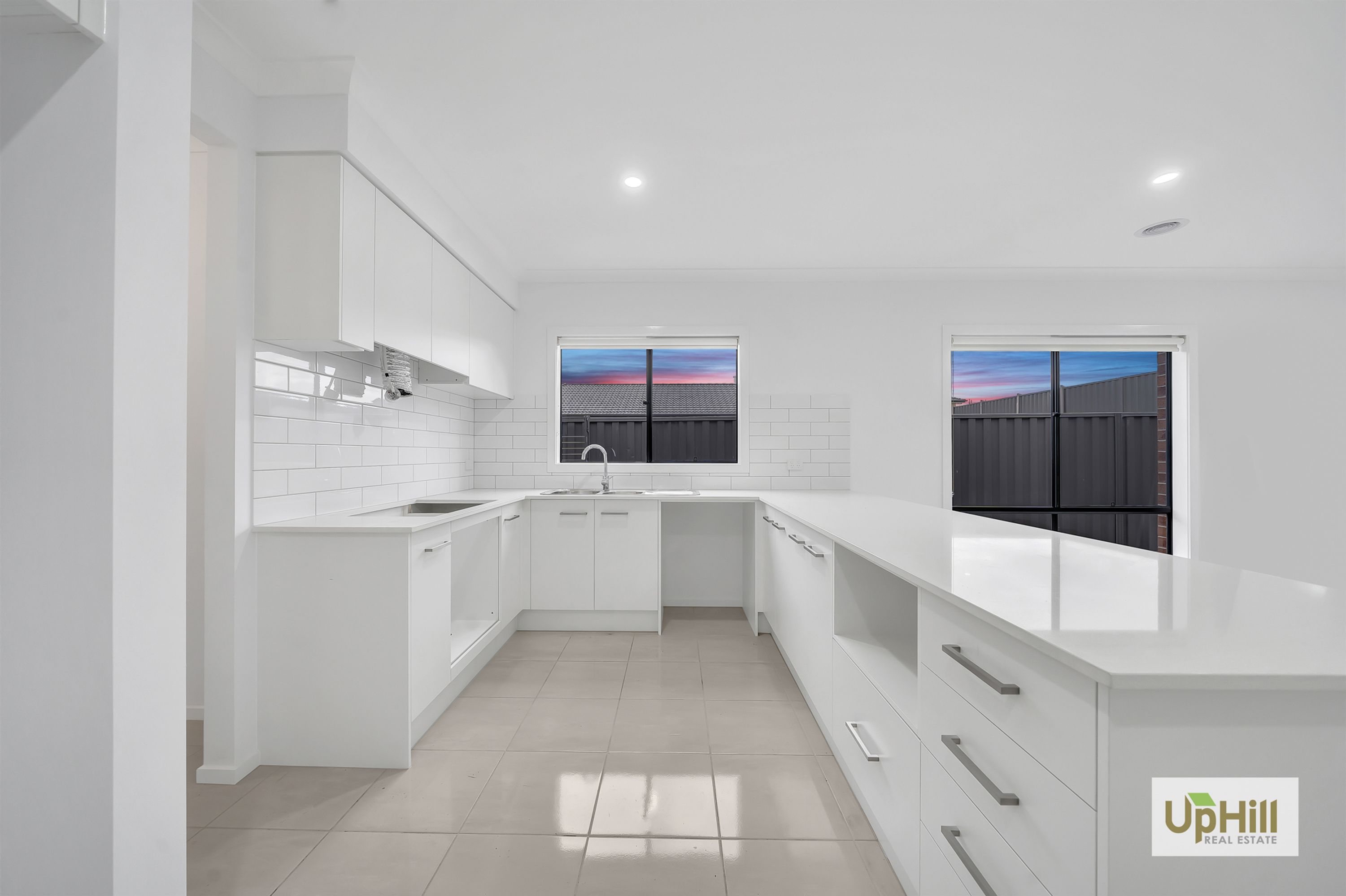 18 Vesna Avenue, Clyde North - Thumbnail 2