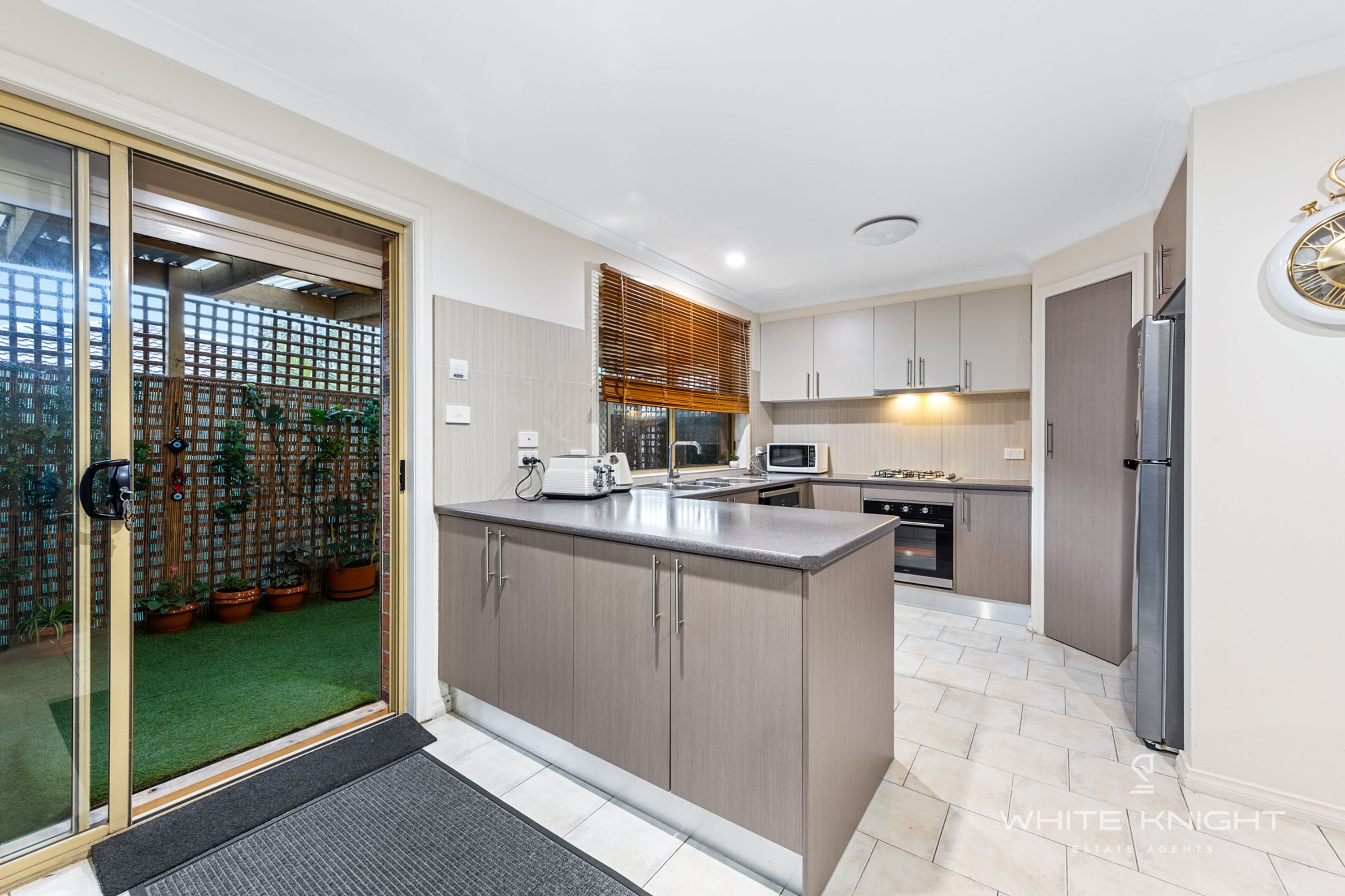4 Tannaroo Crescent, Delahey VIC 3037, Delahey - Thumbnail 3