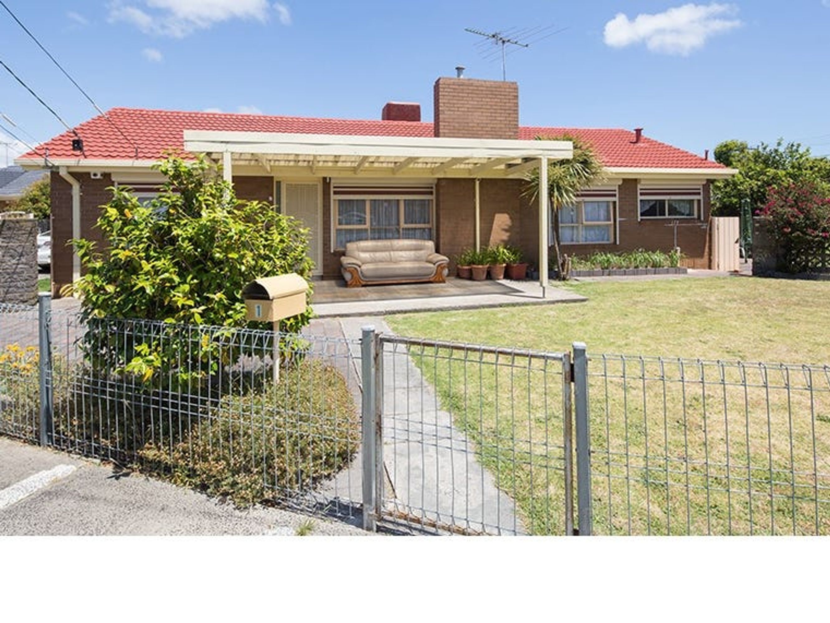 1 Cotswold Crescent