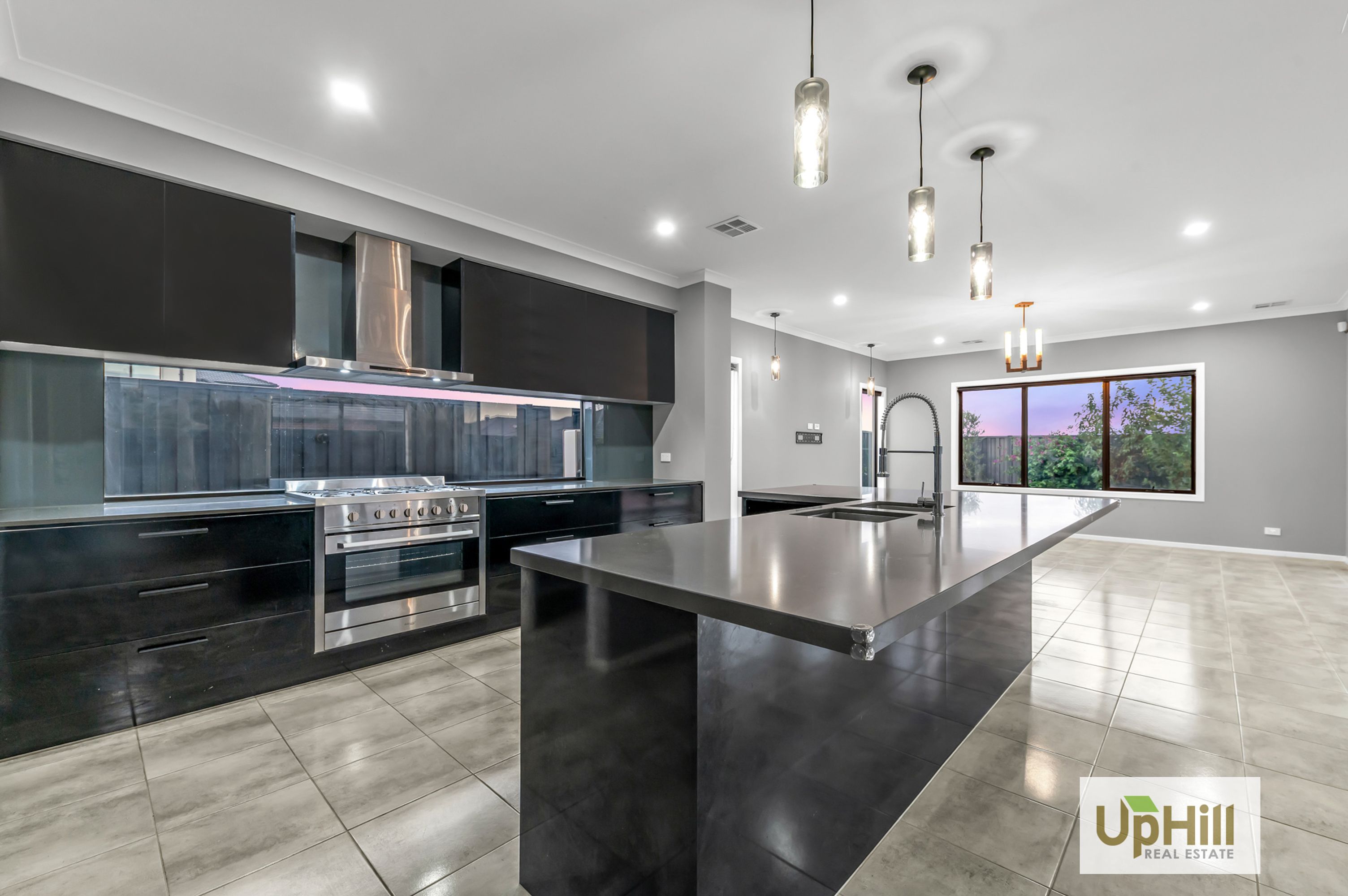 21 Shearjoy Loop, Clyde North - Thumbnail 7