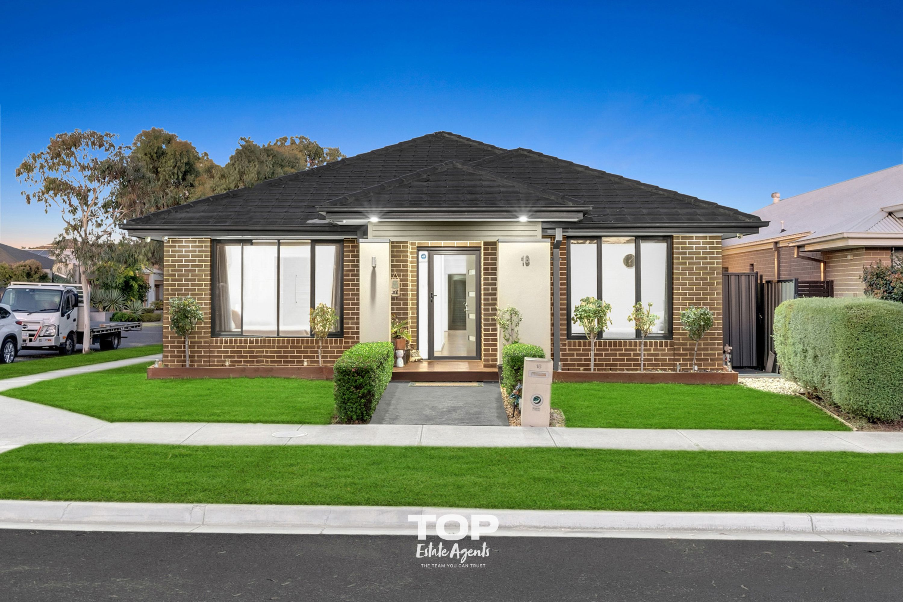 18 Lipizzan Way, Clyde North - Thumbnail 2