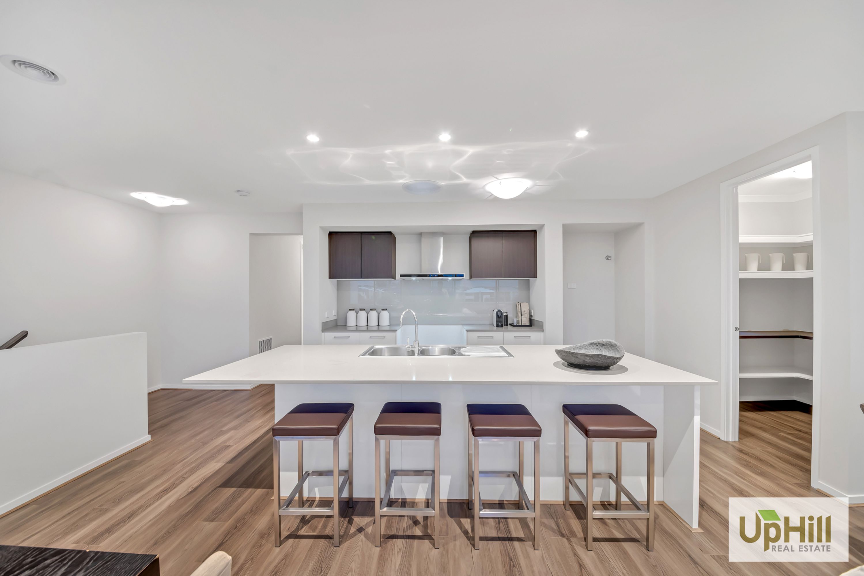 6 REVELWOOD WAY, Clyde North - Thumbnail 3