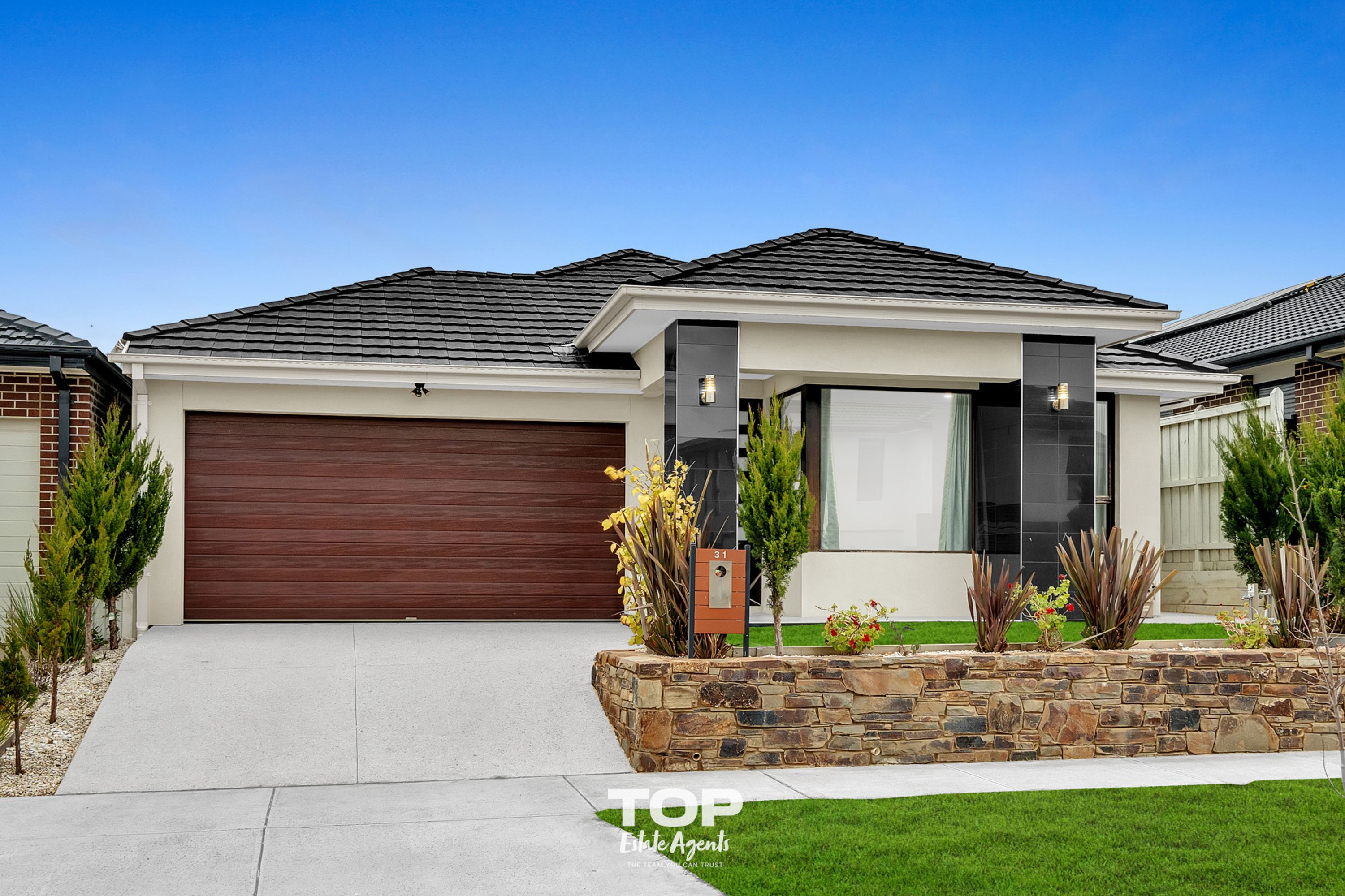 31 Gallant Drive, Clyde North - Thumbnail 2