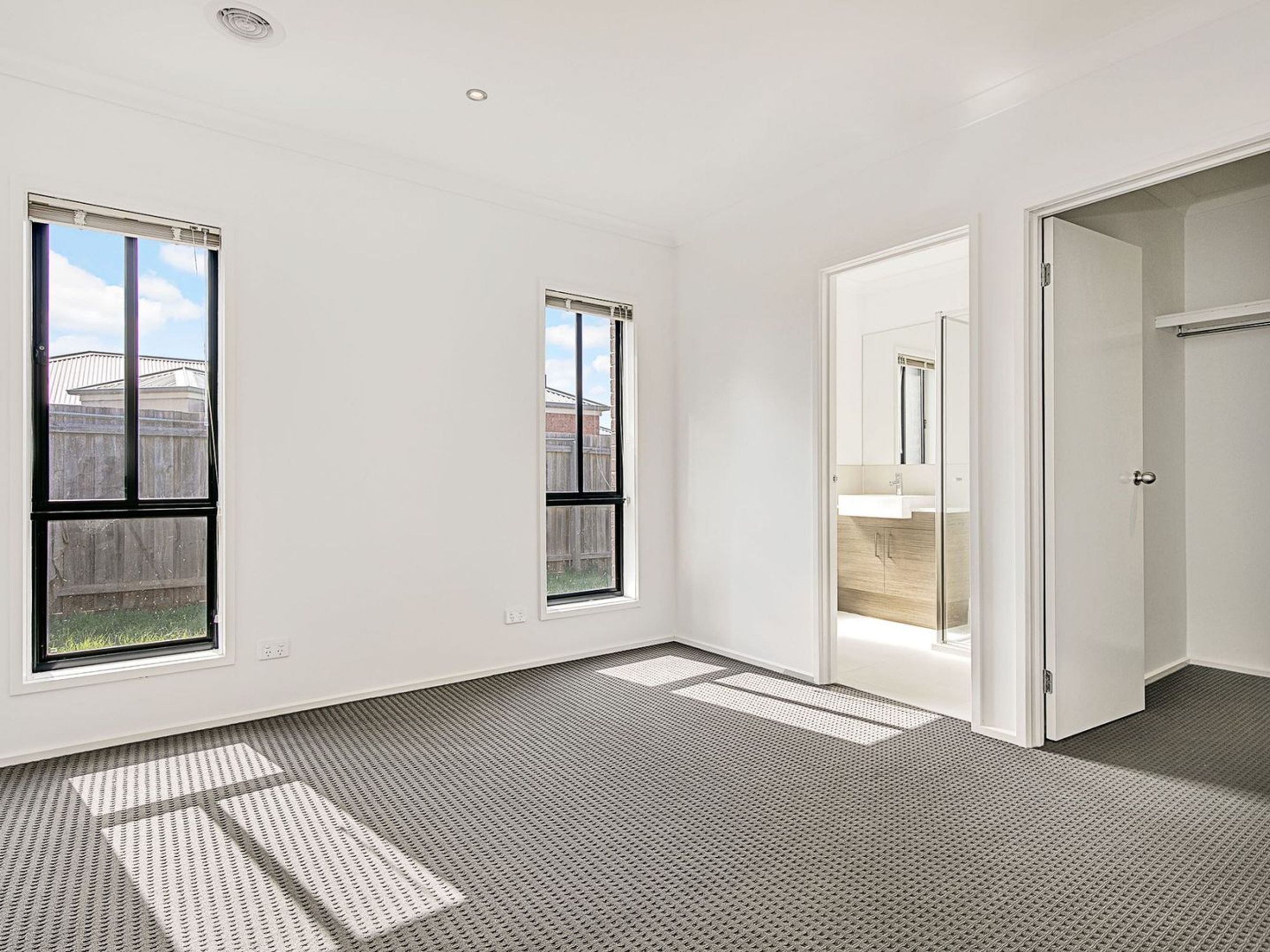 100 Dunvegan Drive, Kurunjang VIC 3337, Kurunjang - Thumbnail 3