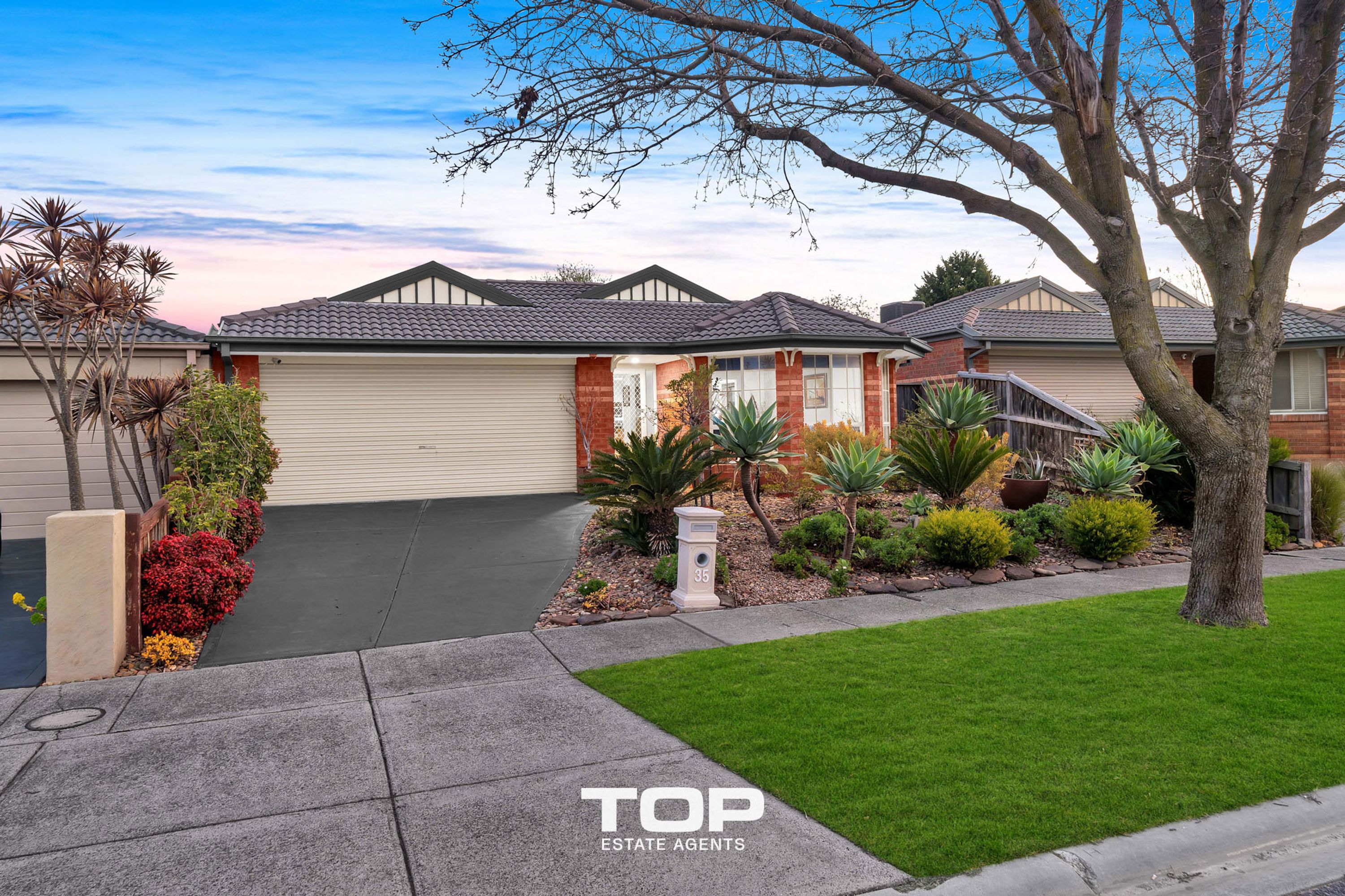 35 Penshurst Way, Cranbourne North - Thumbnail 2