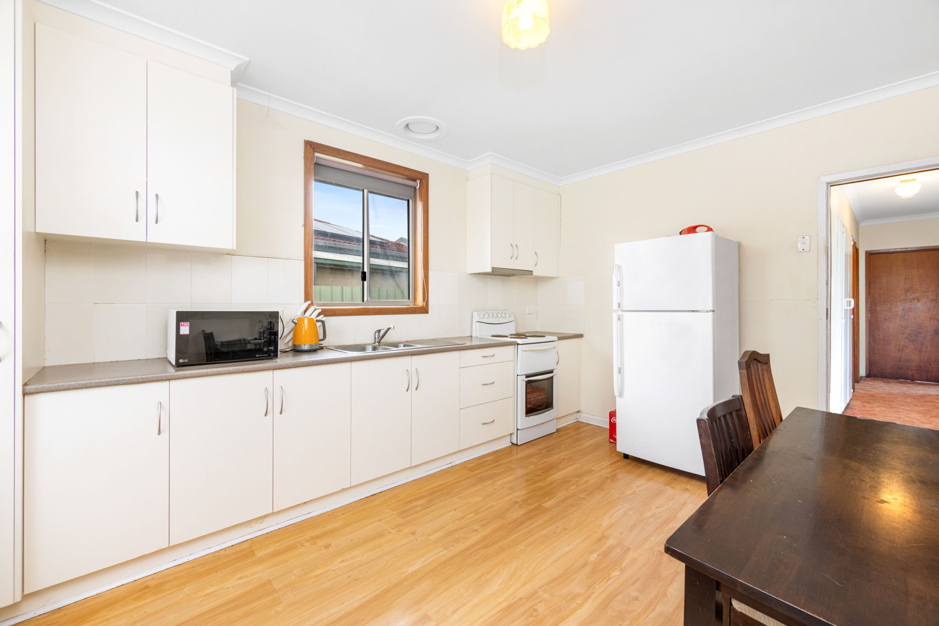 8 Hennessy Street, Horsham VIC 3400, Horsham - Thumbnail 2