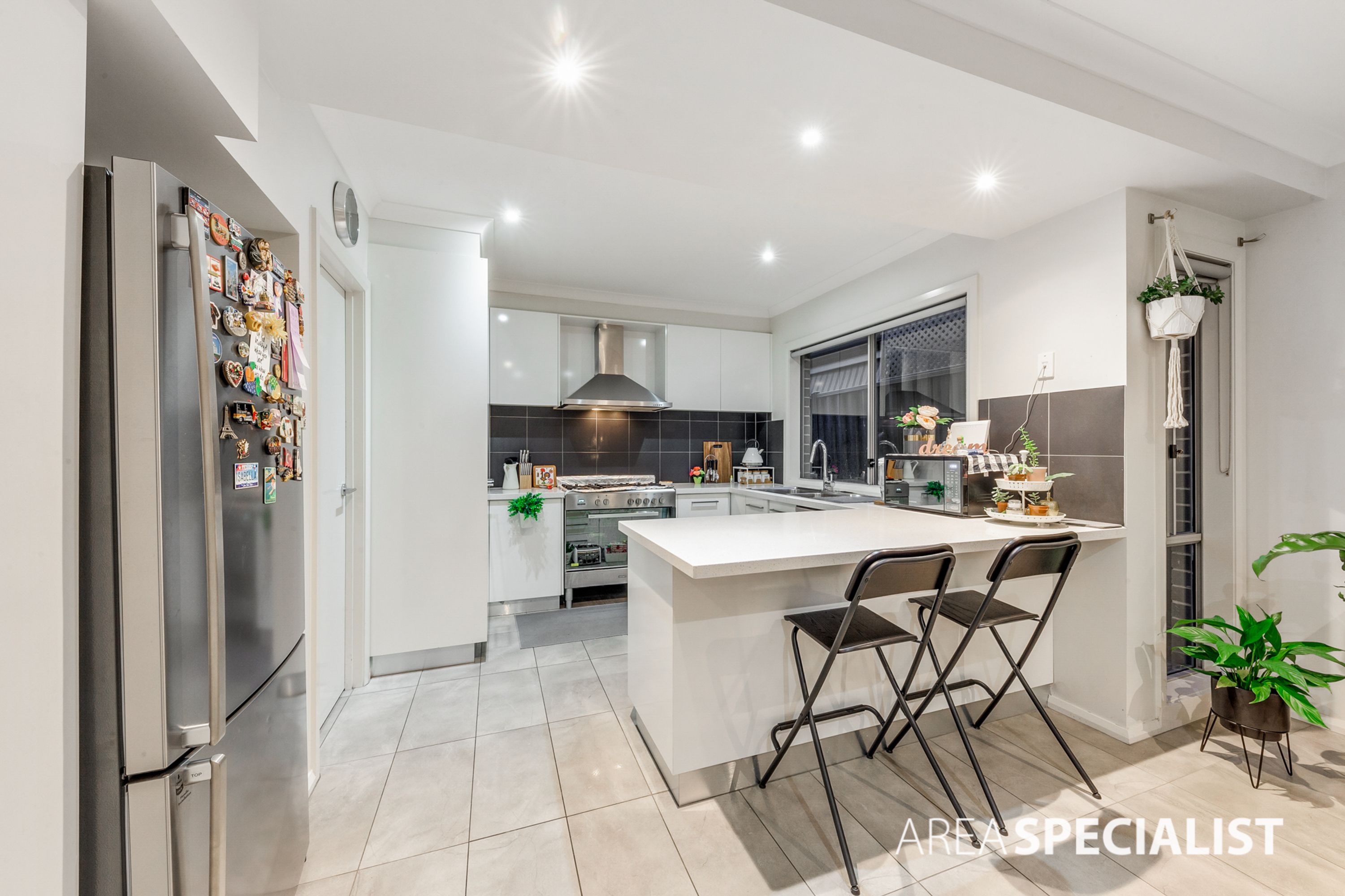 19 Bimbadeen Street, Burnside VIC 3023, Burnside - Thumbnail 4