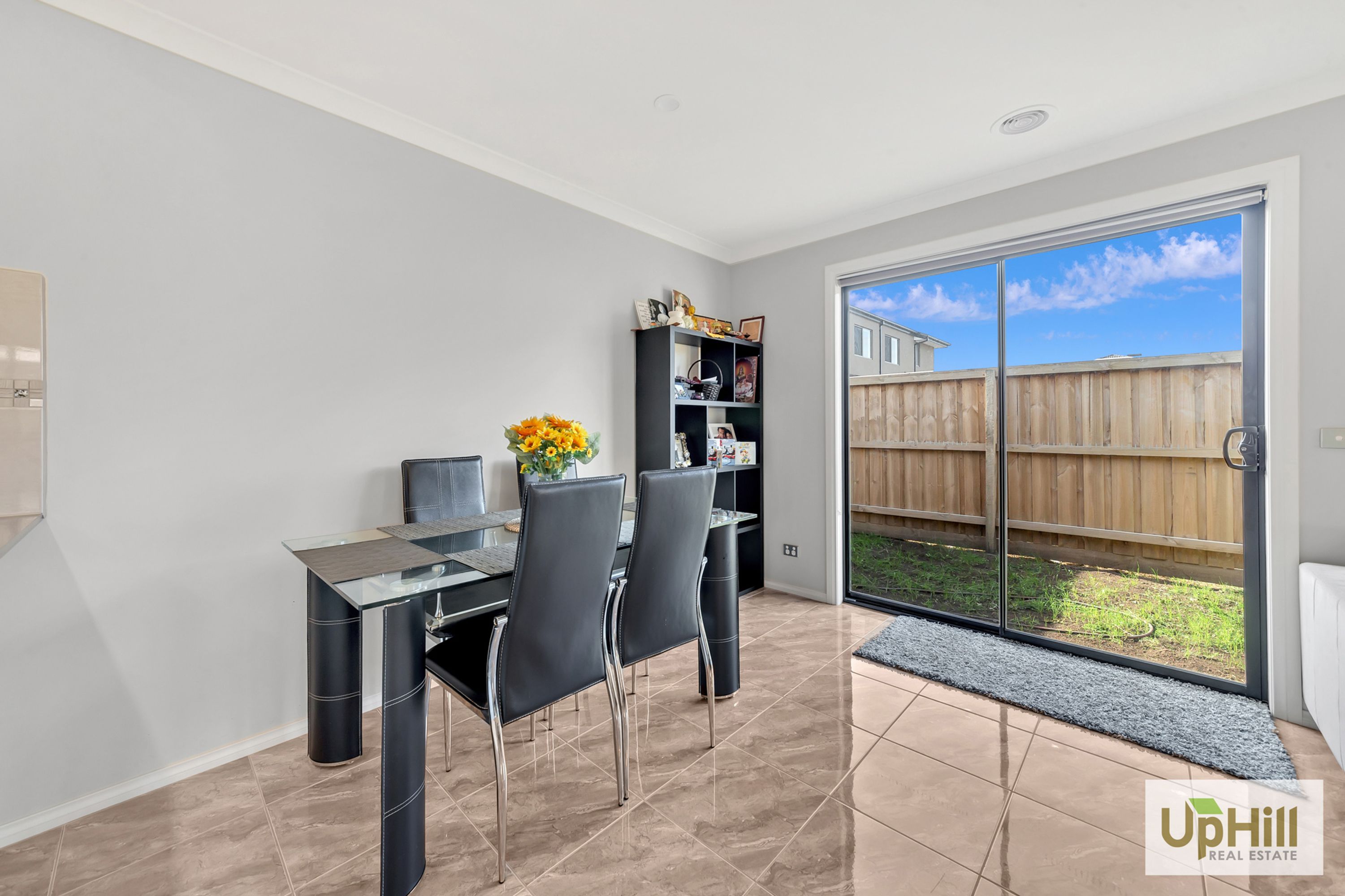 8 Dalziell Crescent, Cranbourne North - Thumbnail 6