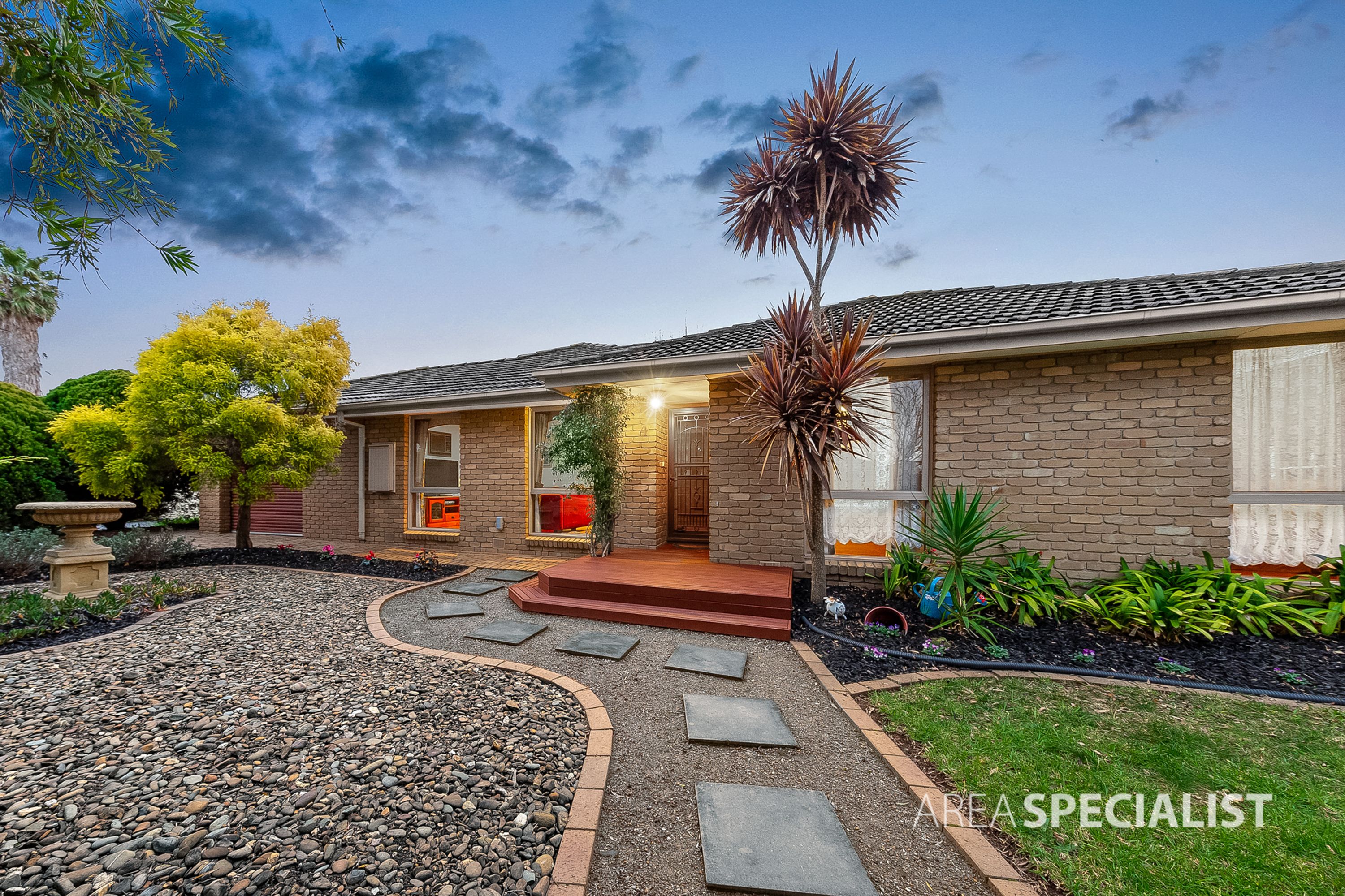 4 Lago Close, Keilor Downs VIC 3038, Keilor Downs - Thumbnail 2