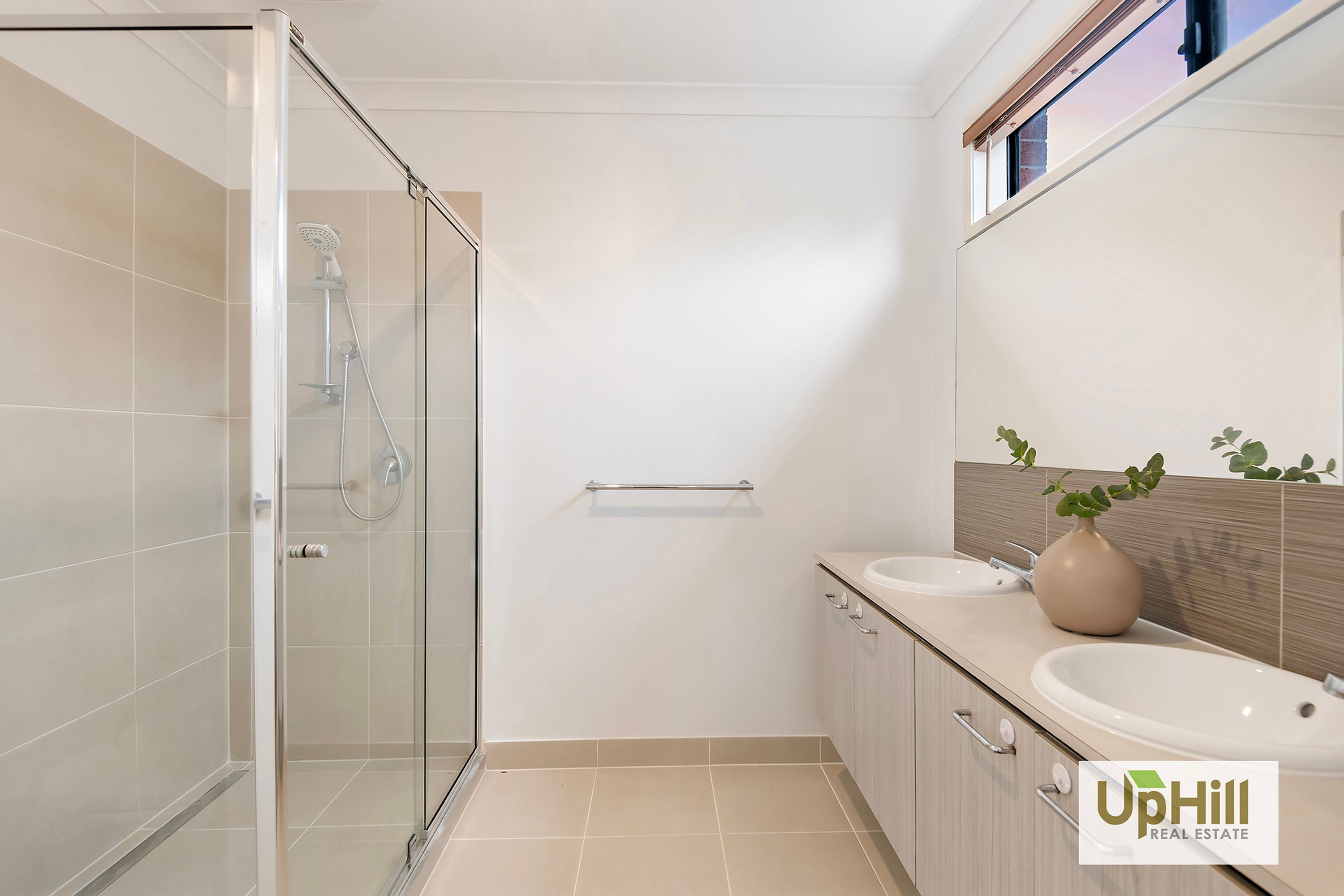 12 BARTER CRESCENT, Cranbourne East - Thumbnail 4