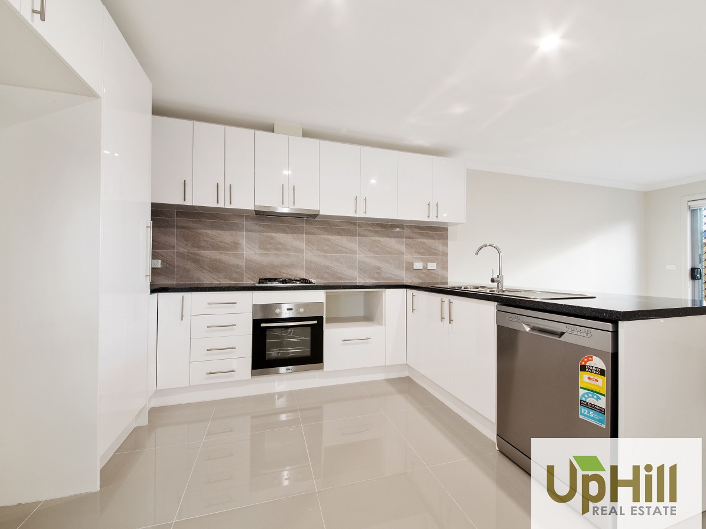 18 MAYWOOD STREET, Pakenham - Thumbnail 8