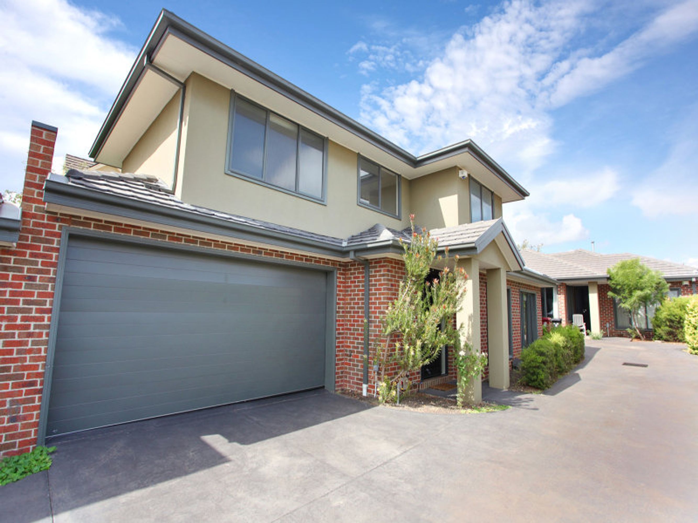 2/10 Roger Street, Doncaster East - Thumbnail 2