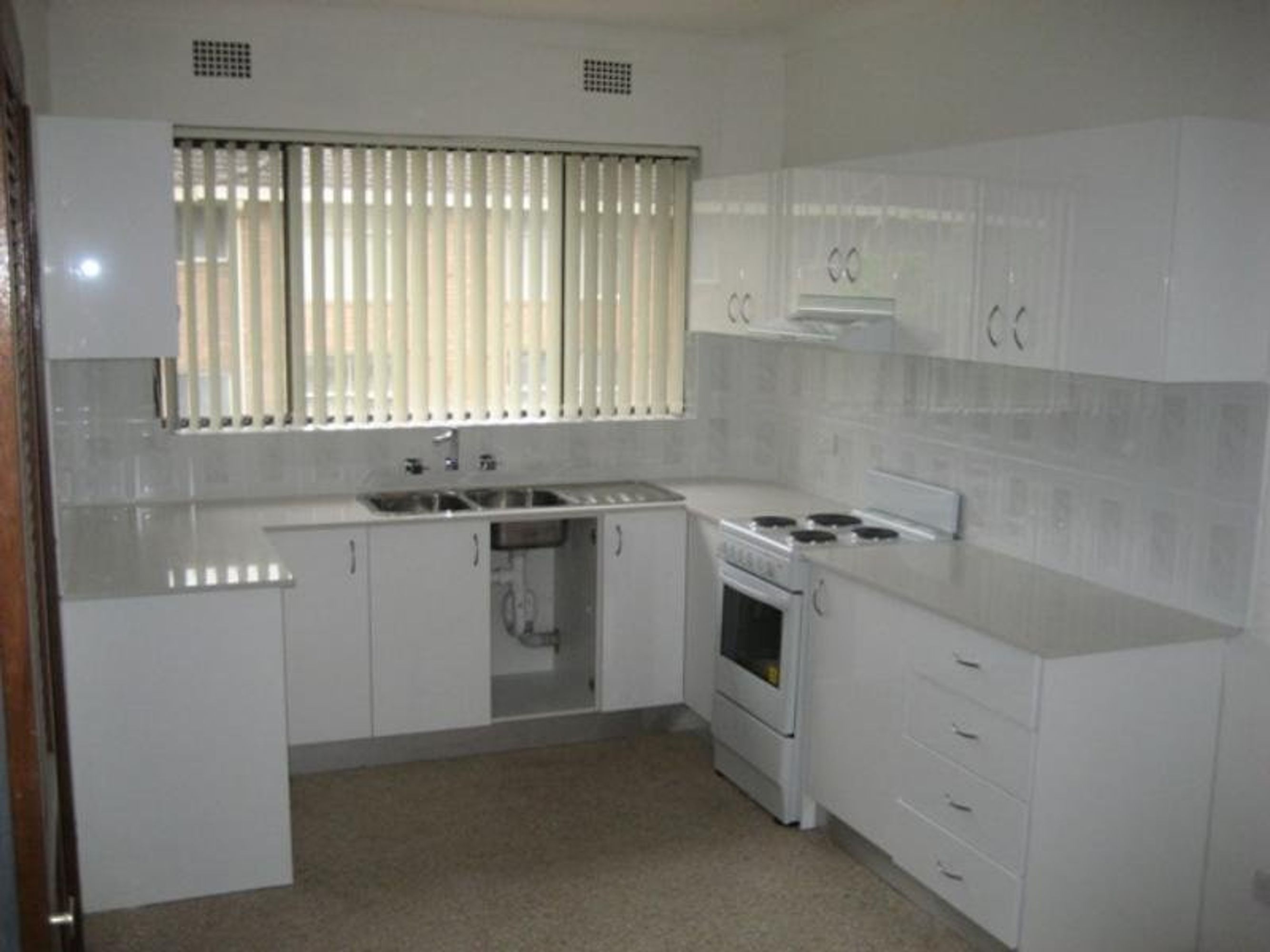 13/10-14 St Georges Pde, Hurstville, Hurstville - Thumbnail 2