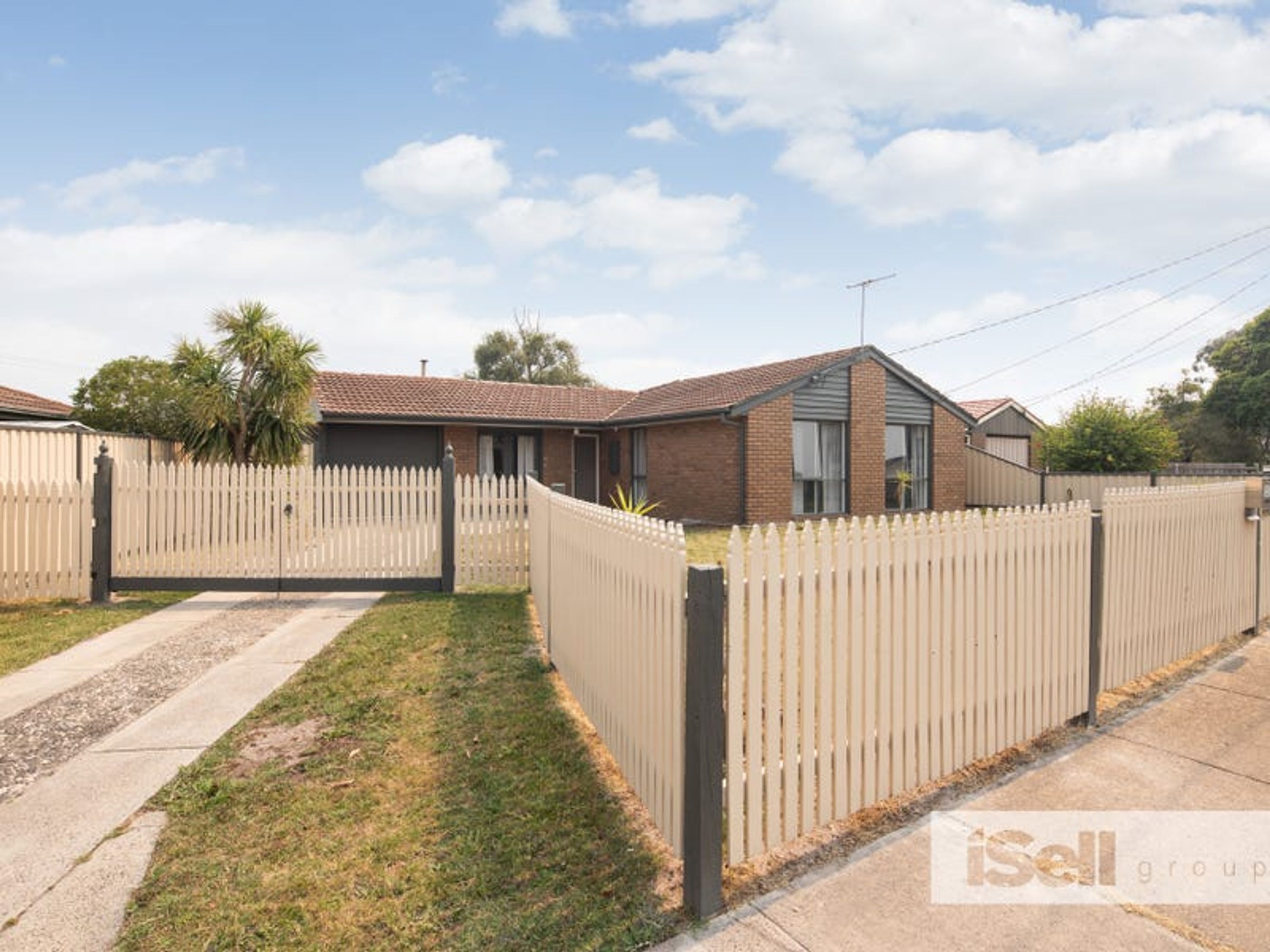 2 Markham Court, Keysborough VIC 3173 - Image 1