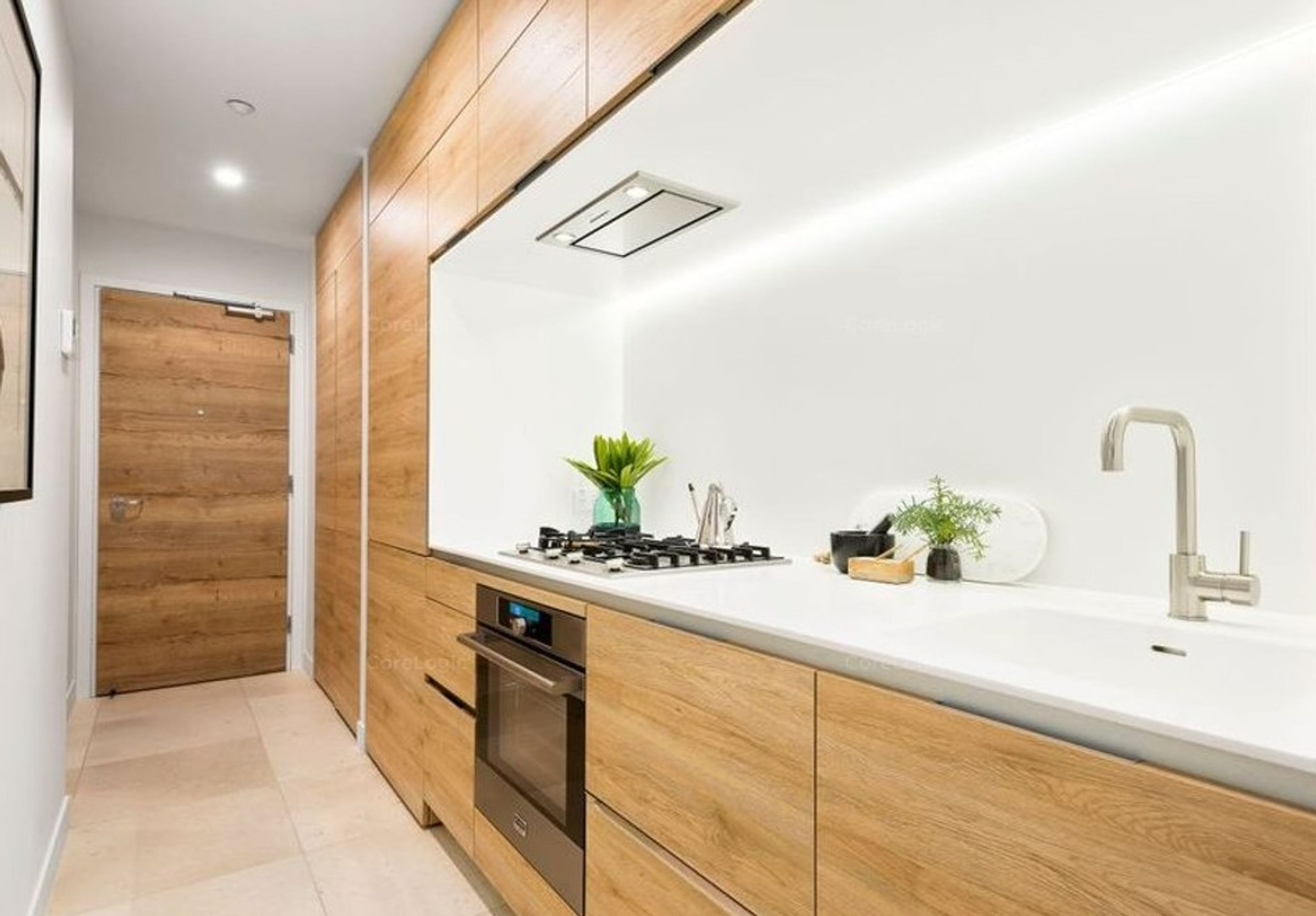 704/12 Queens Road, Melbourne