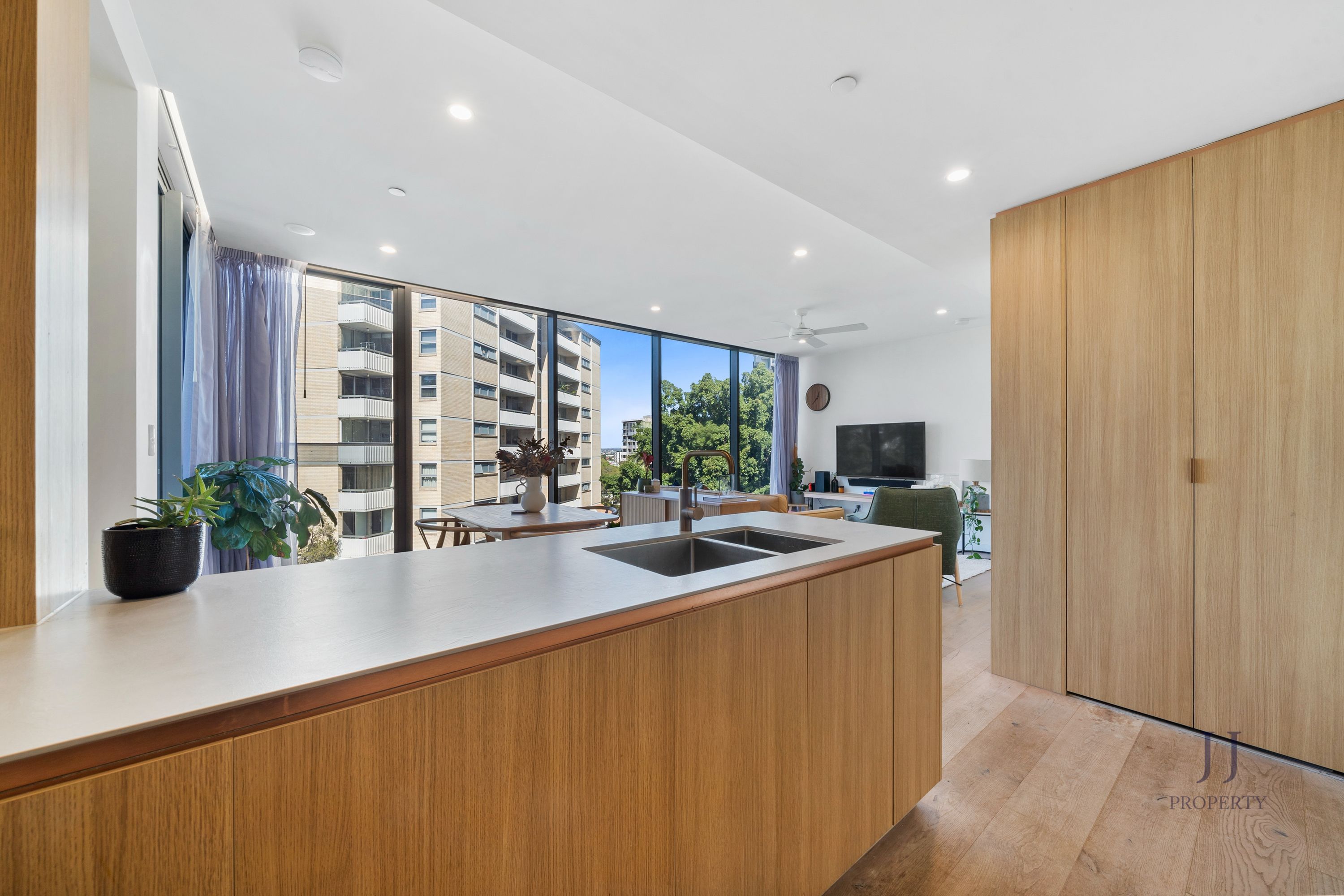 403/66 Lambert Street, Kangaroo Point - Thumbnail 3