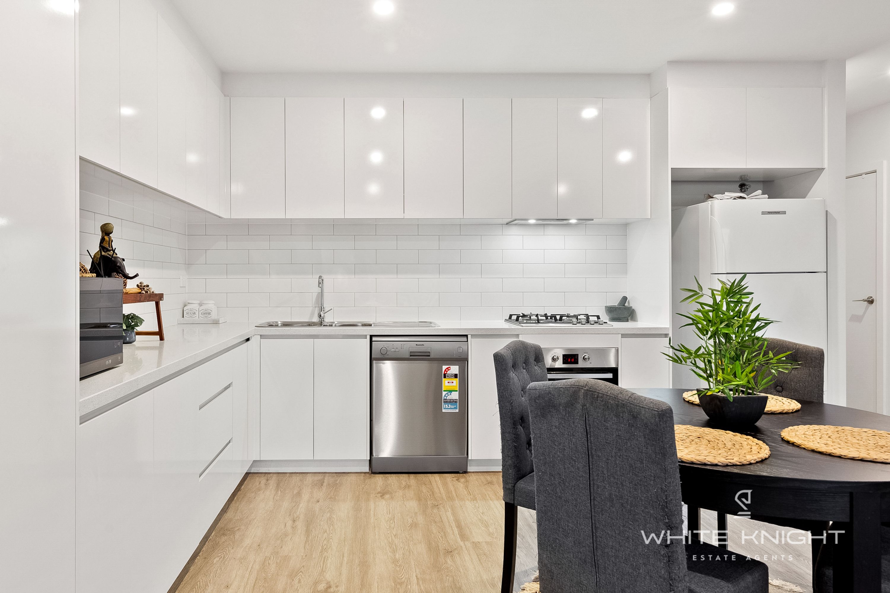 2/4 Graceburn Grove, St Albans VIC 3021, St Albans - Thumbnail 3
