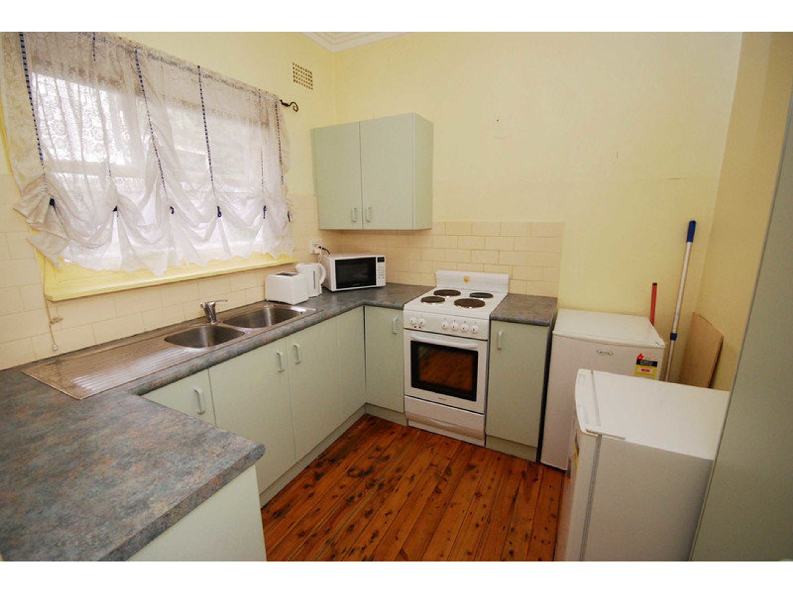 1/114 Waratah Street, Katoomba - Thumbnail 3