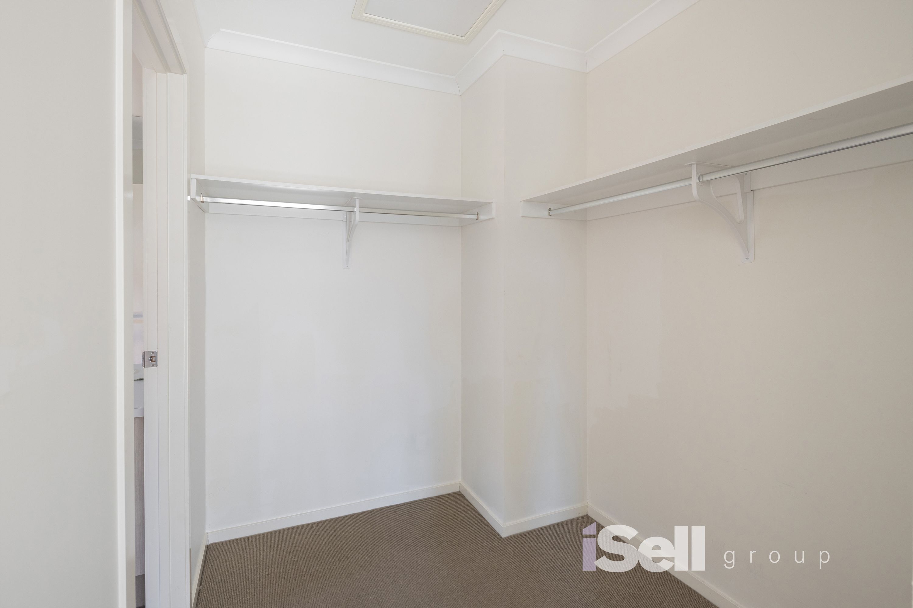 66 Mickleham Drive, Cranbourne North - Thumbnail 3