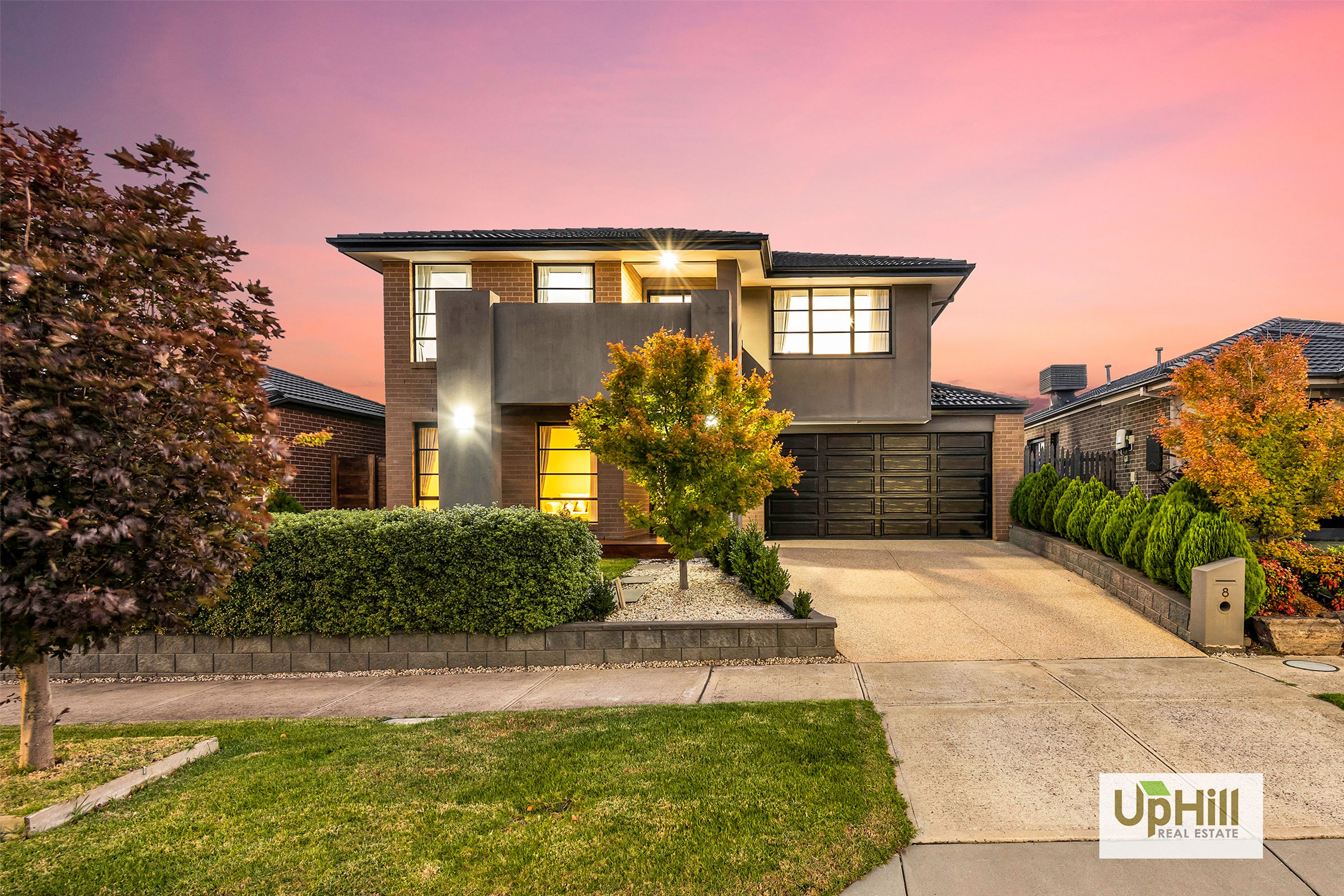 8 Raeburn Drive, Clyde North - Thumbnail 2