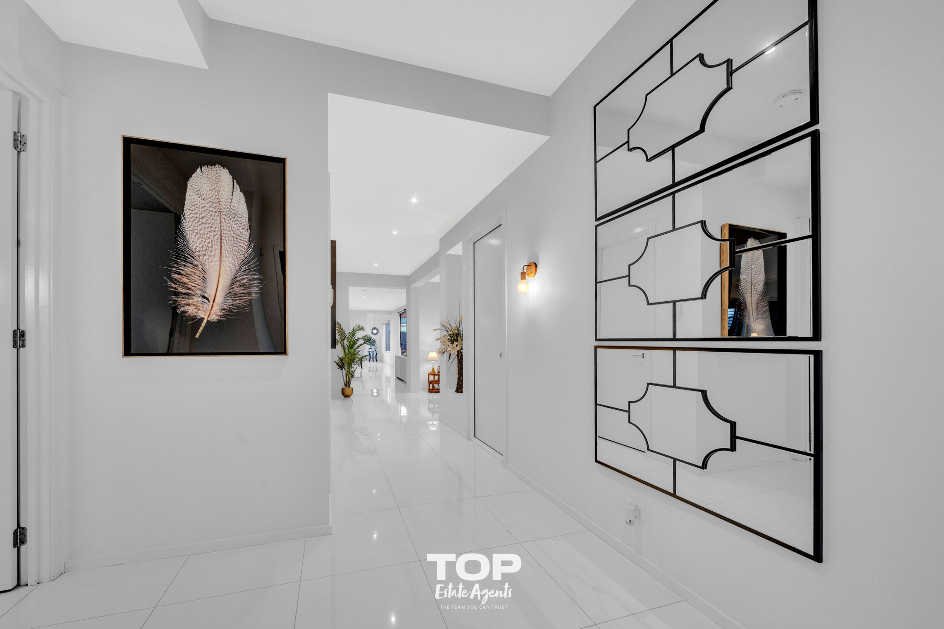 13 Walbrook Drive, Clyde North - Thumbnail 2