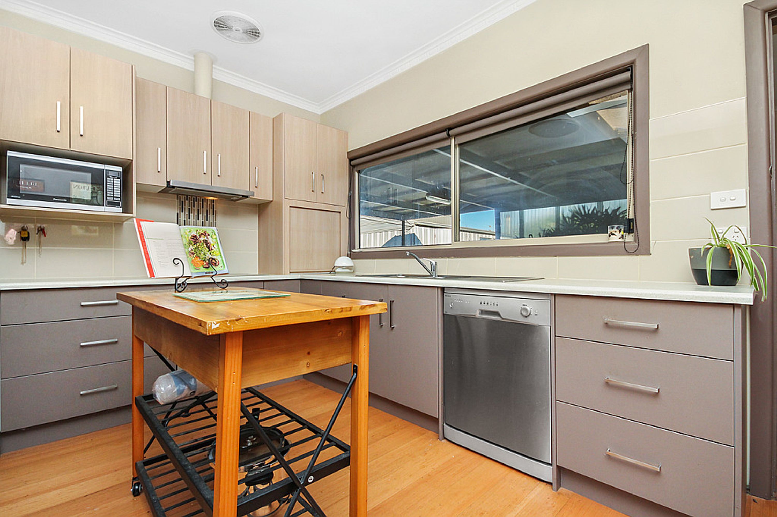 47 Alexander Avenue, Horsham VIC 3400, Horsham - Thumbnail 2