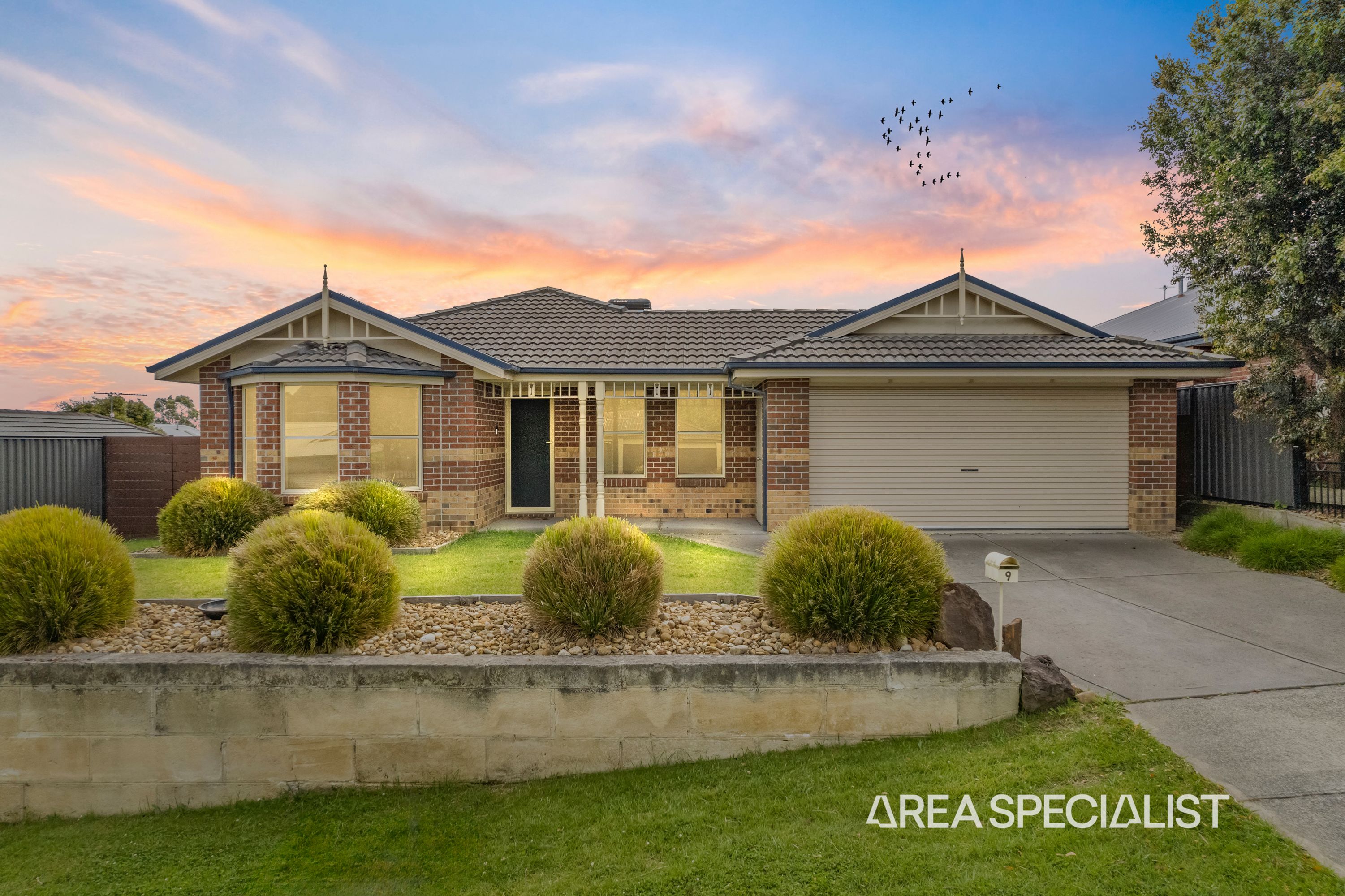 9 Huron Parkway, Pakenham - Thumbnail 2