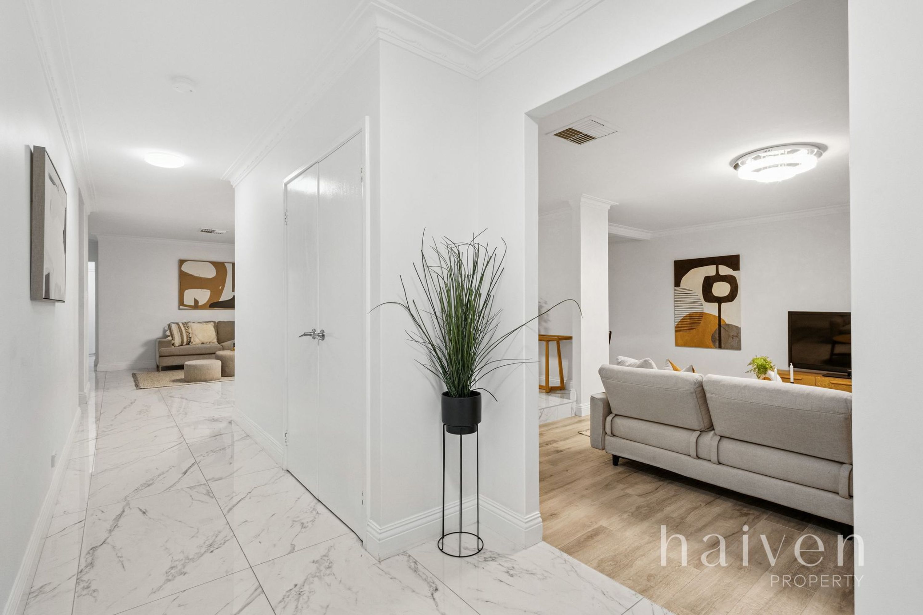 14 Trevithick Close, Stirling - Thumbnail 2