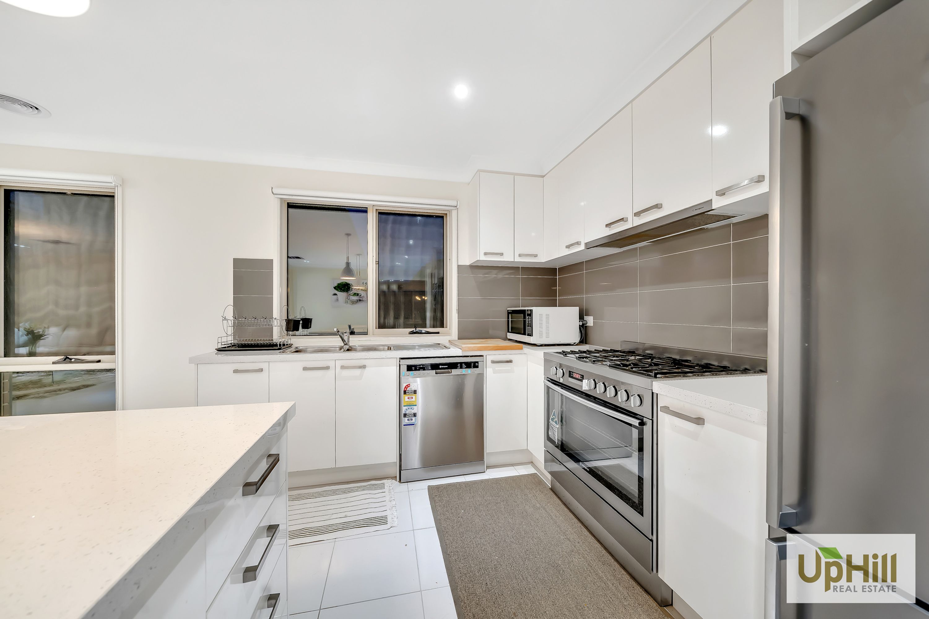 18 RIVERSTONE BLVD, Clyde North - Thumbnail 5