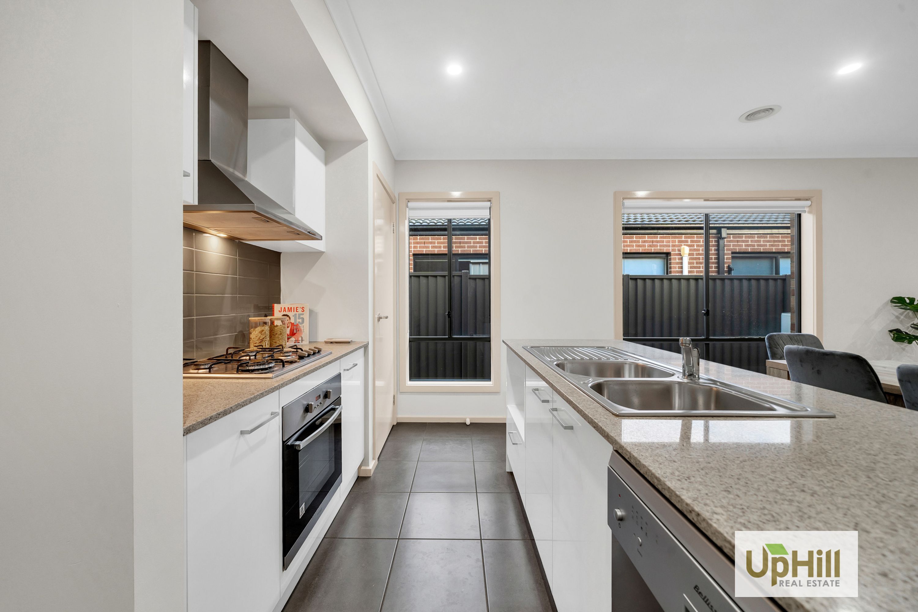 21 Elwick Drive, Clyde North - Thumbnail 7