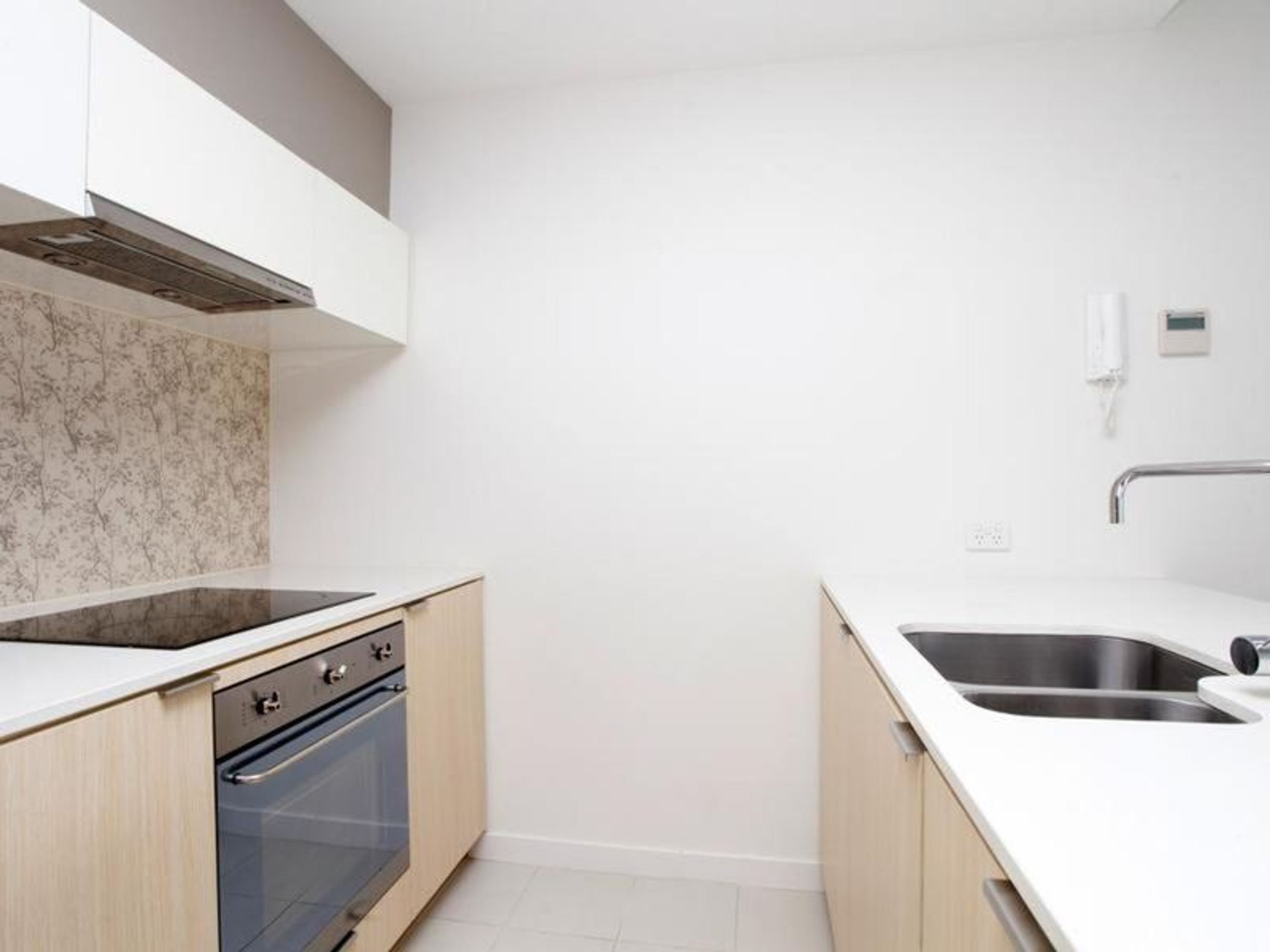 2204/133-139 City Road, Southbank - Thumbnail 2