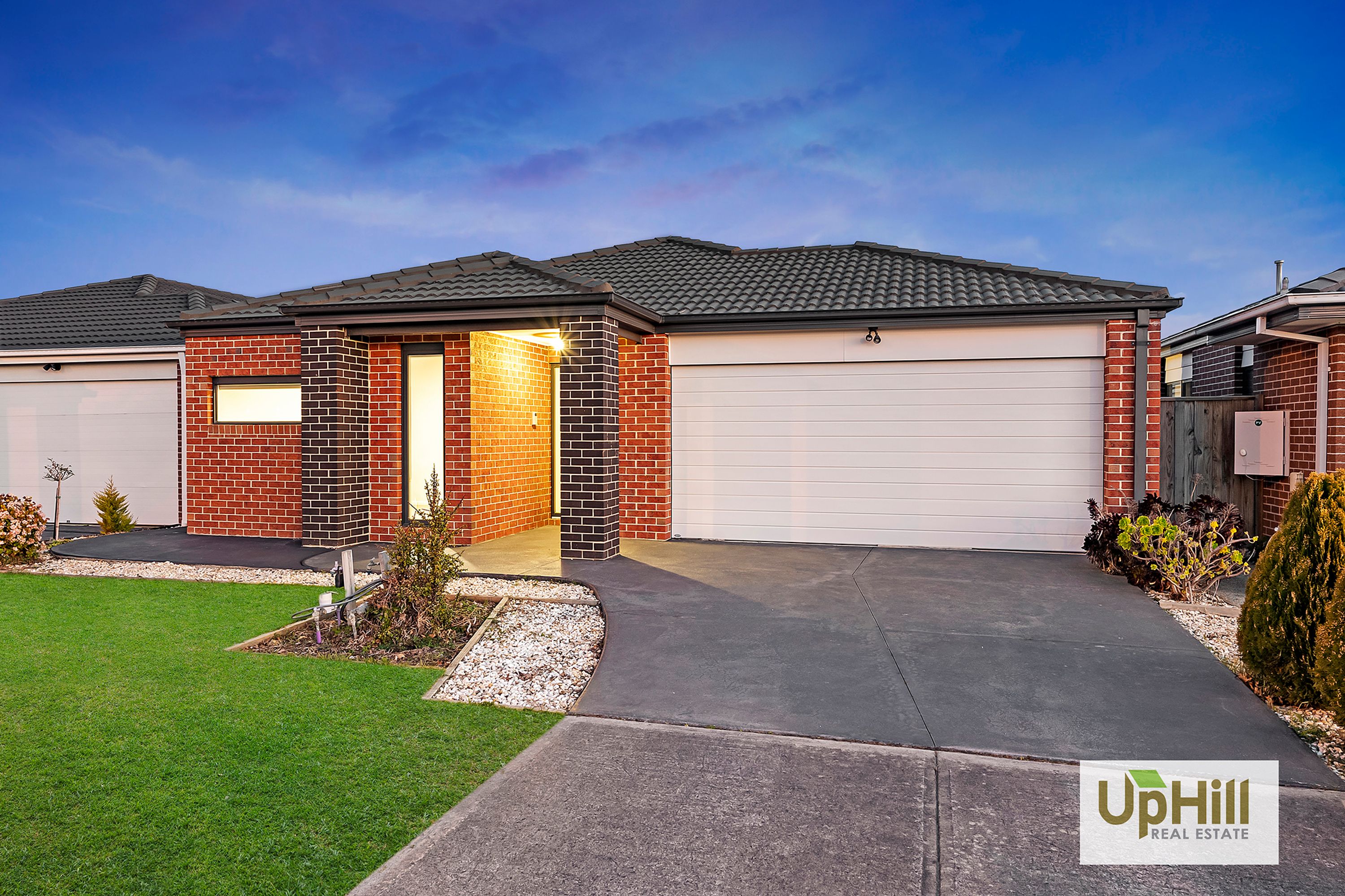 58 Skylark Boulevard, Clyde North - Thumbnail 2