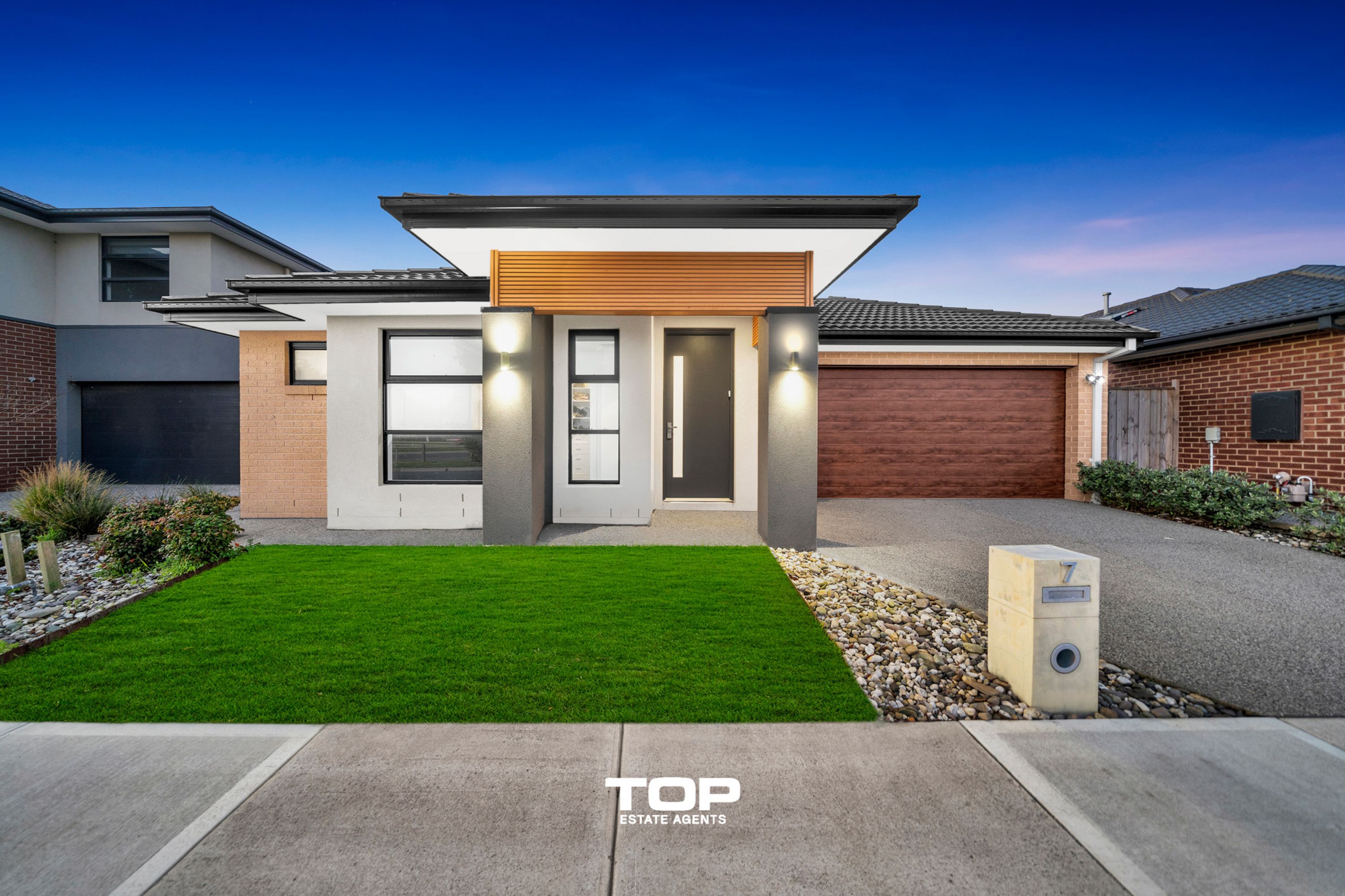 7 Boyce Circuit, Clyde North - Thumbnail 2