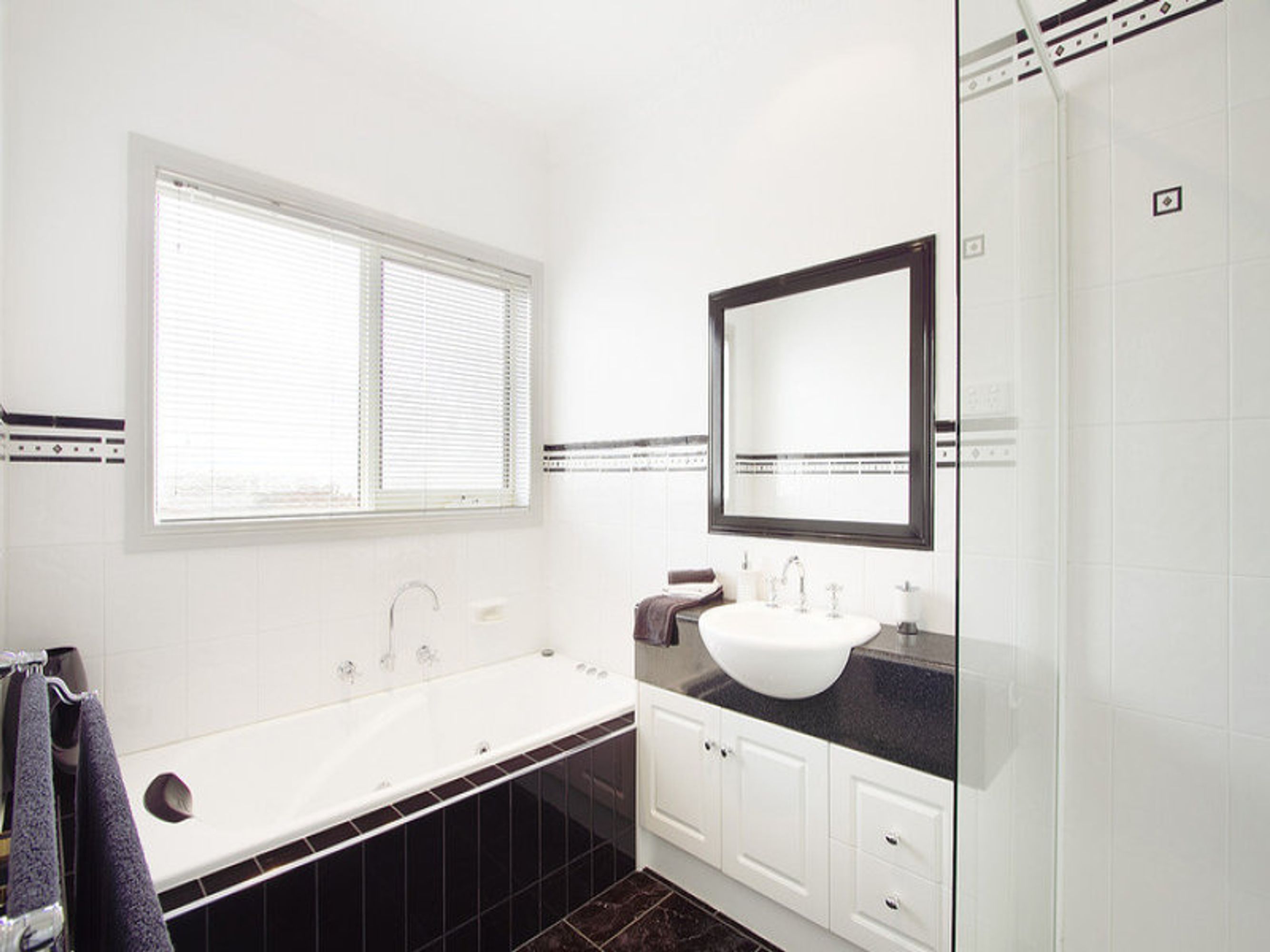 88 Lynbrook Boulevard, Lynbrook - Thumbnail 6