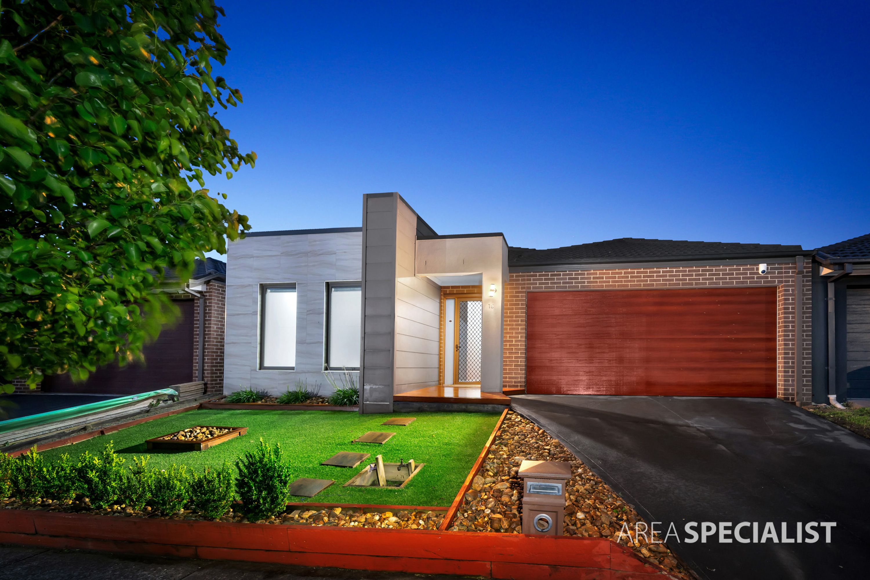 15 Paso Grove, Clyde North - Image 1