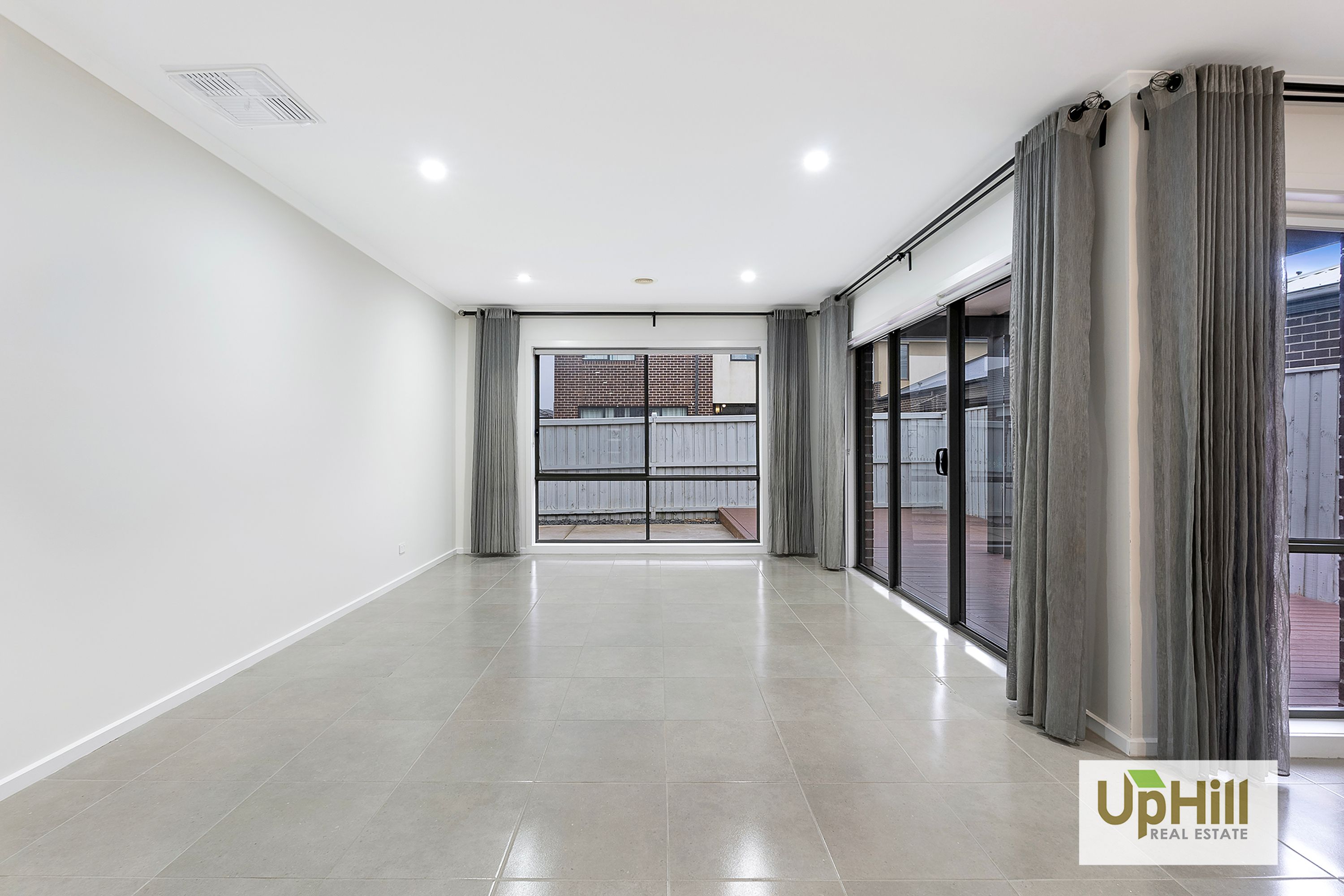 66 Picnic Avenue, Clyde North - Thumbnail 8