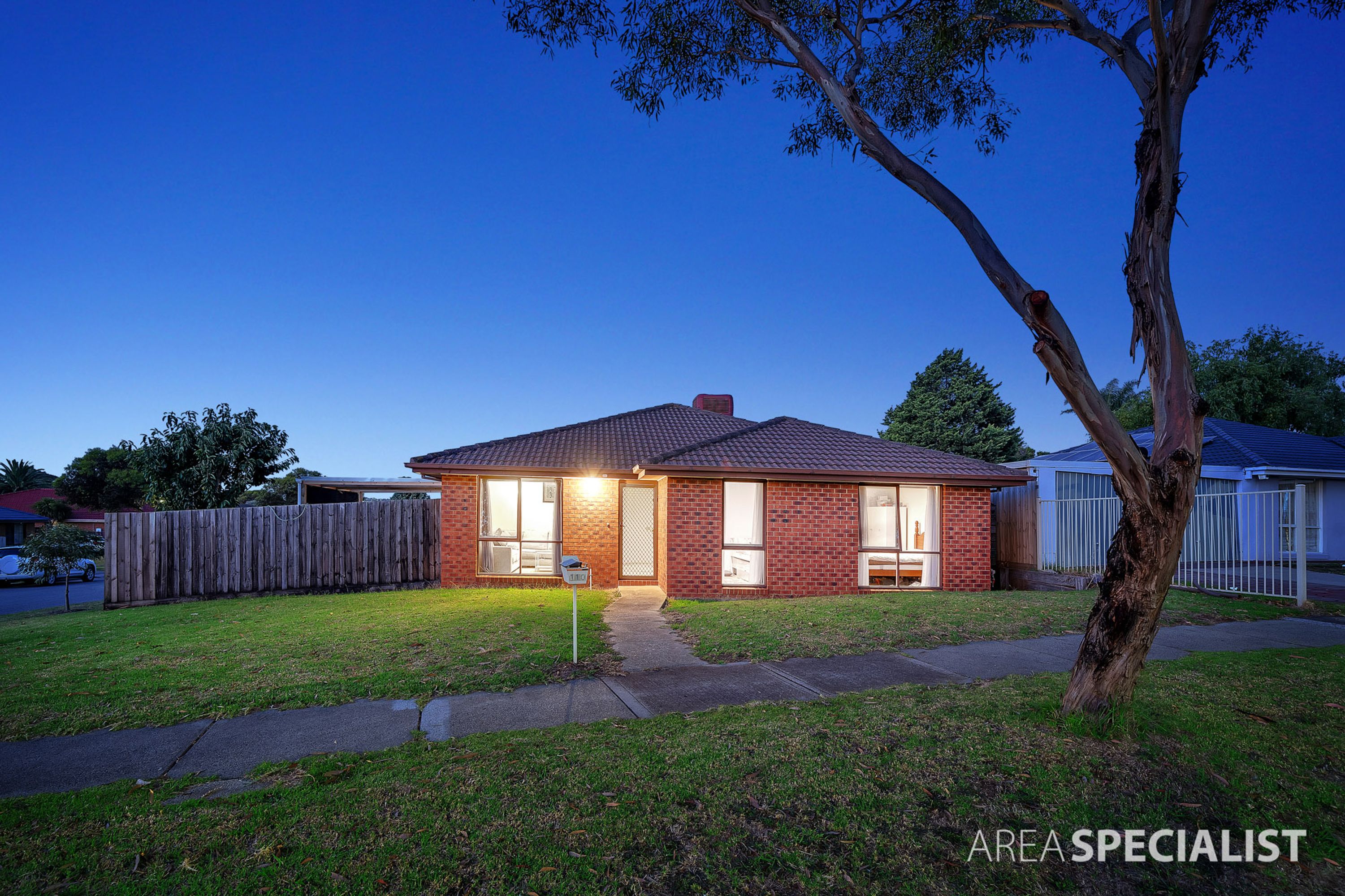 110 Oaktree Drive, Hampton Park