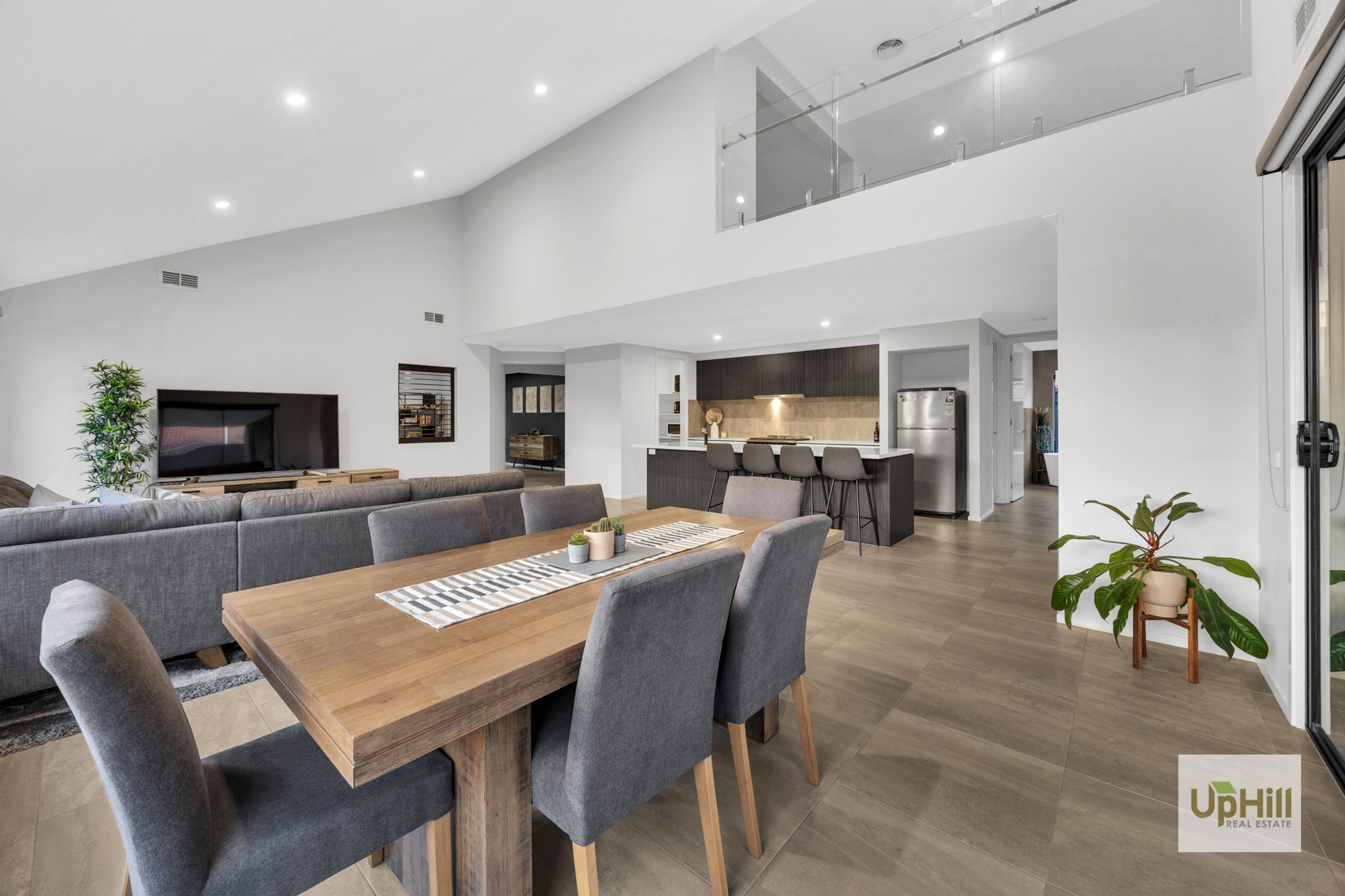 24 Bellhaven Circuit, Clyde North - Thumbnail 2
