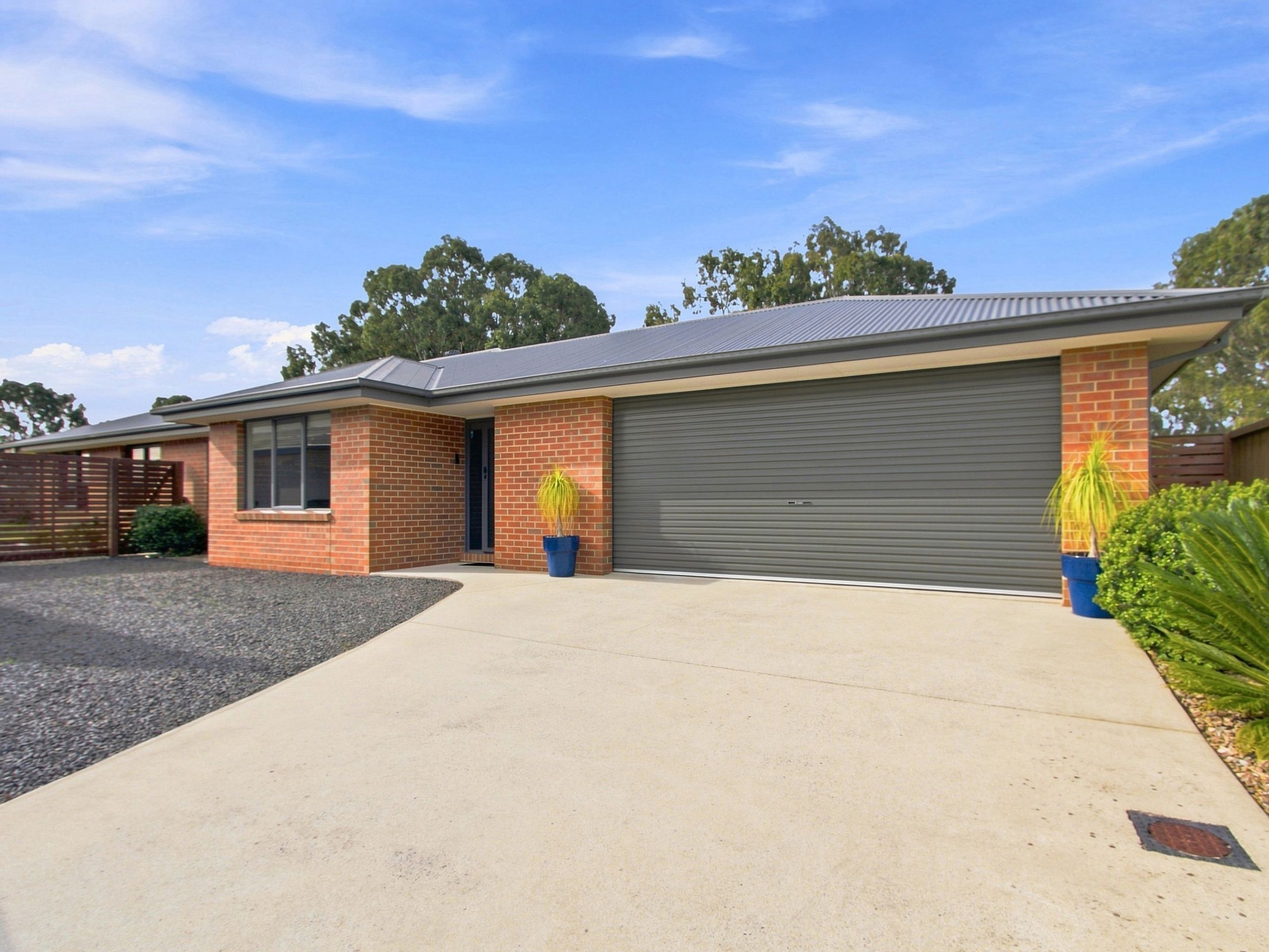 15 Rowley Close, Rosedale - Image 1
