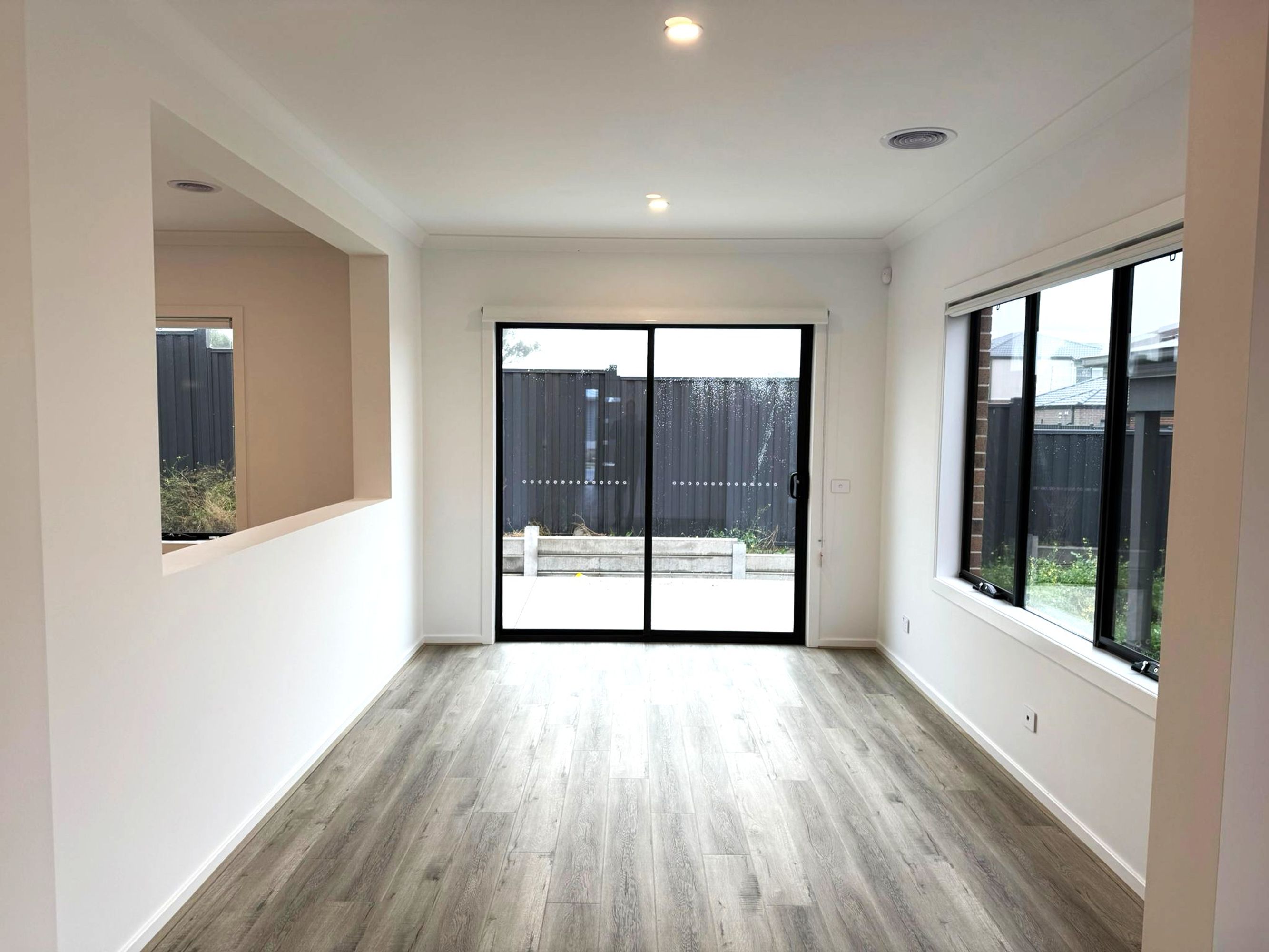12 SHAKEAL WAY, Clyde North - Thumbnail 3