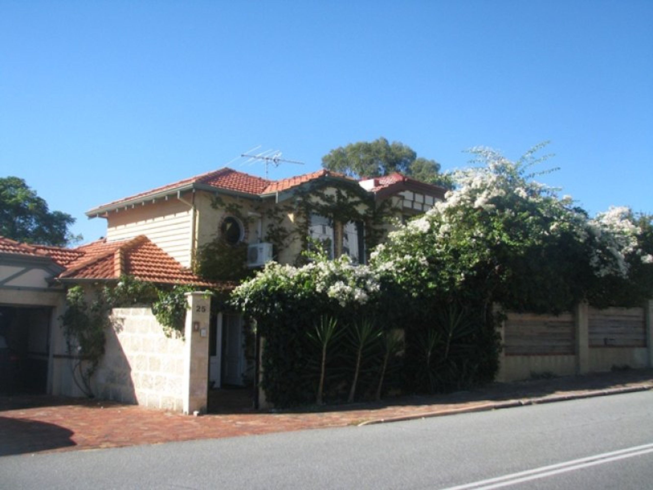 2/25 Barnfield Road, Claremont, WA 6010, Claremont - Thumbnail 2