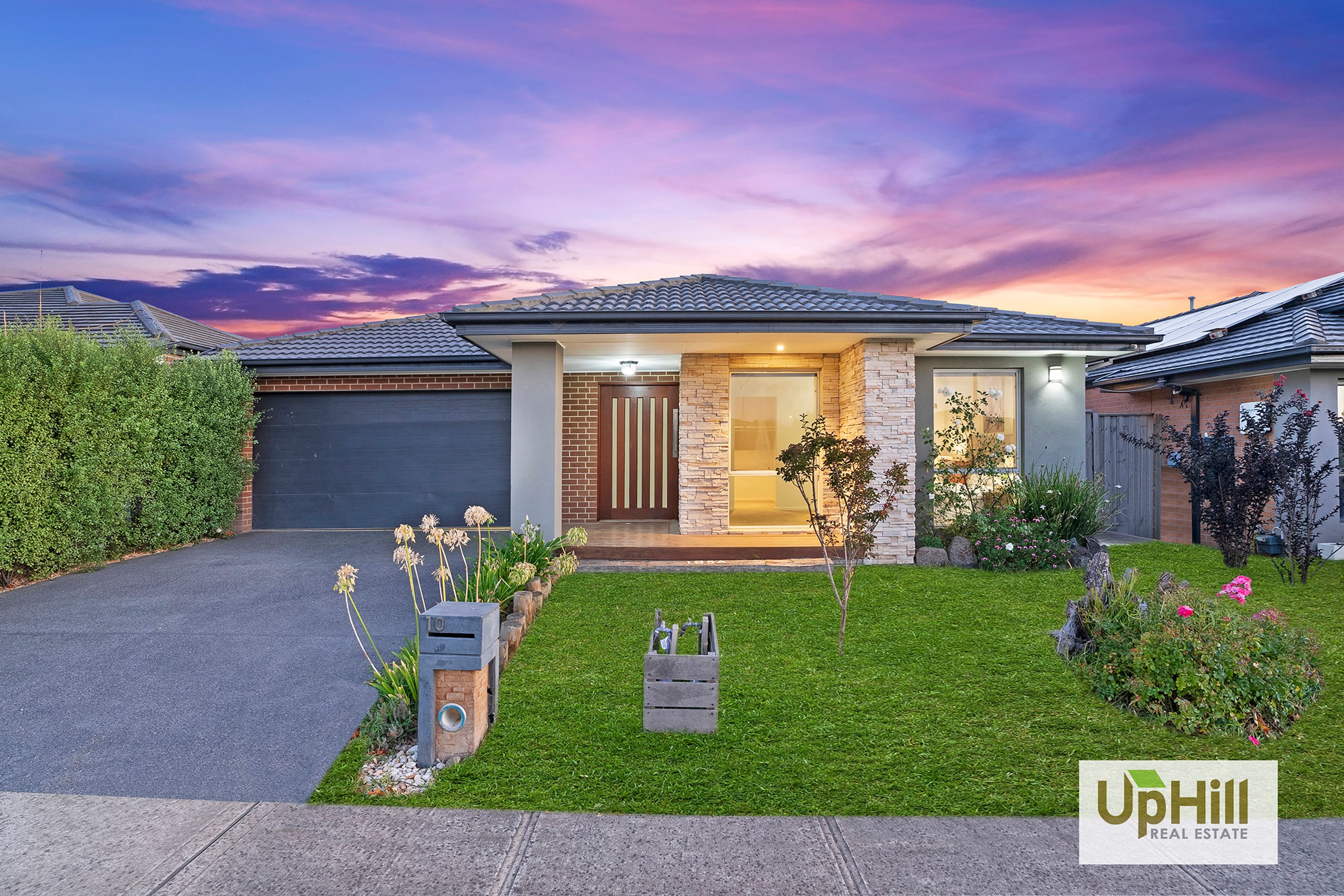 10 Grande Belmond Avenue, Clyde - Image 1