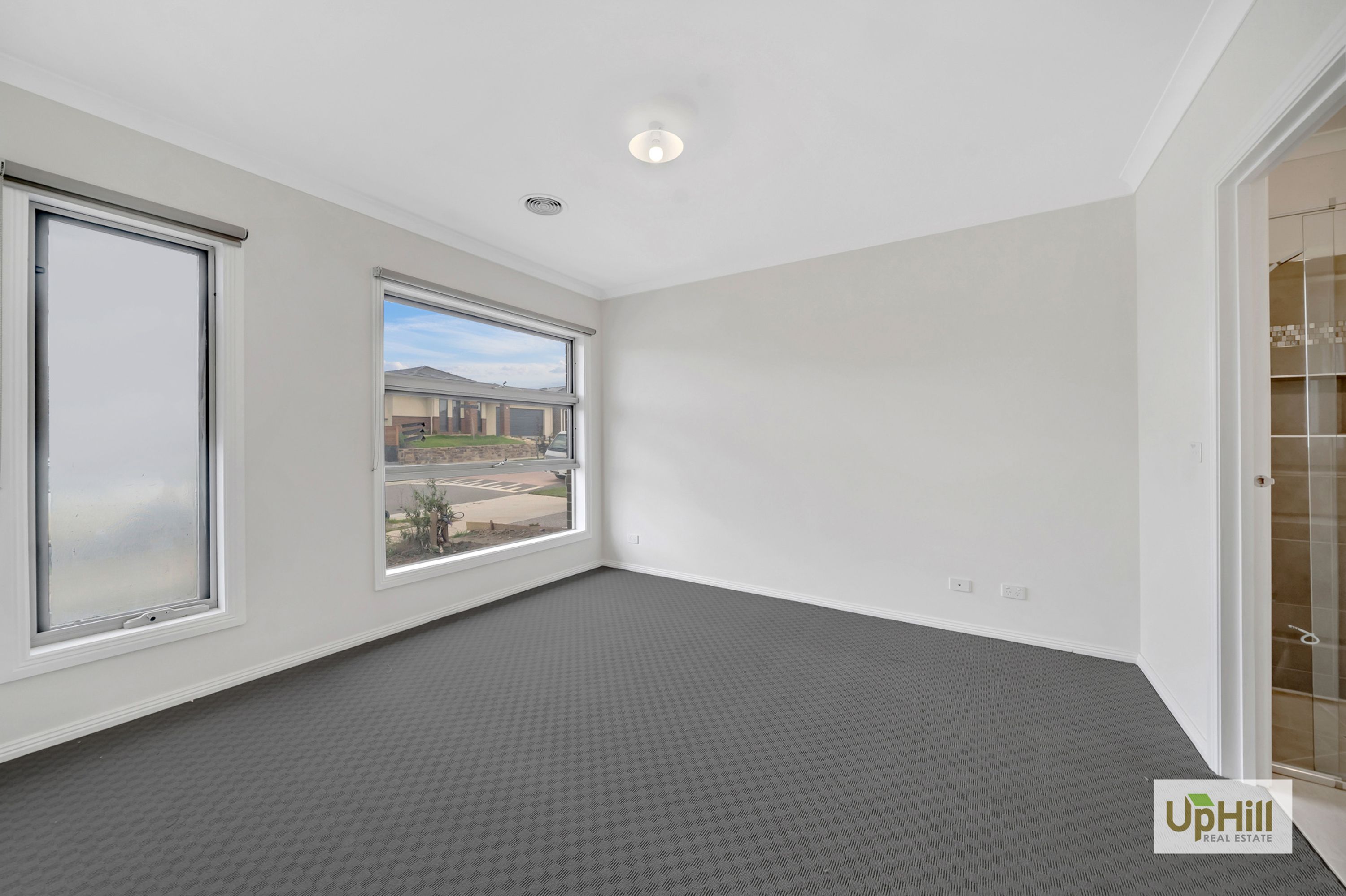18 Gallant Drive, Clyde North - Thumbnail 2