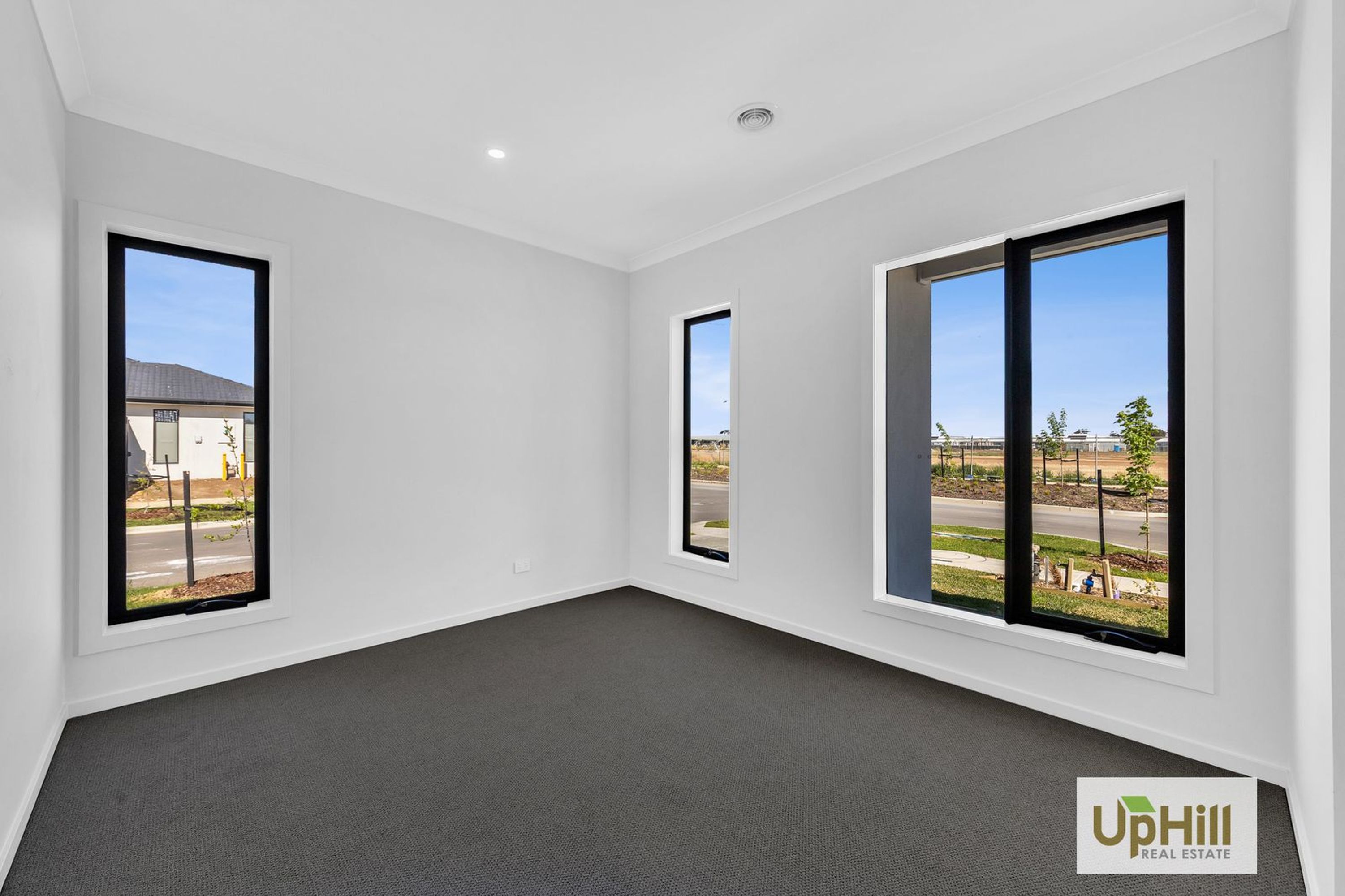 22 Chance Way, Clyde North - Thumbnail 4