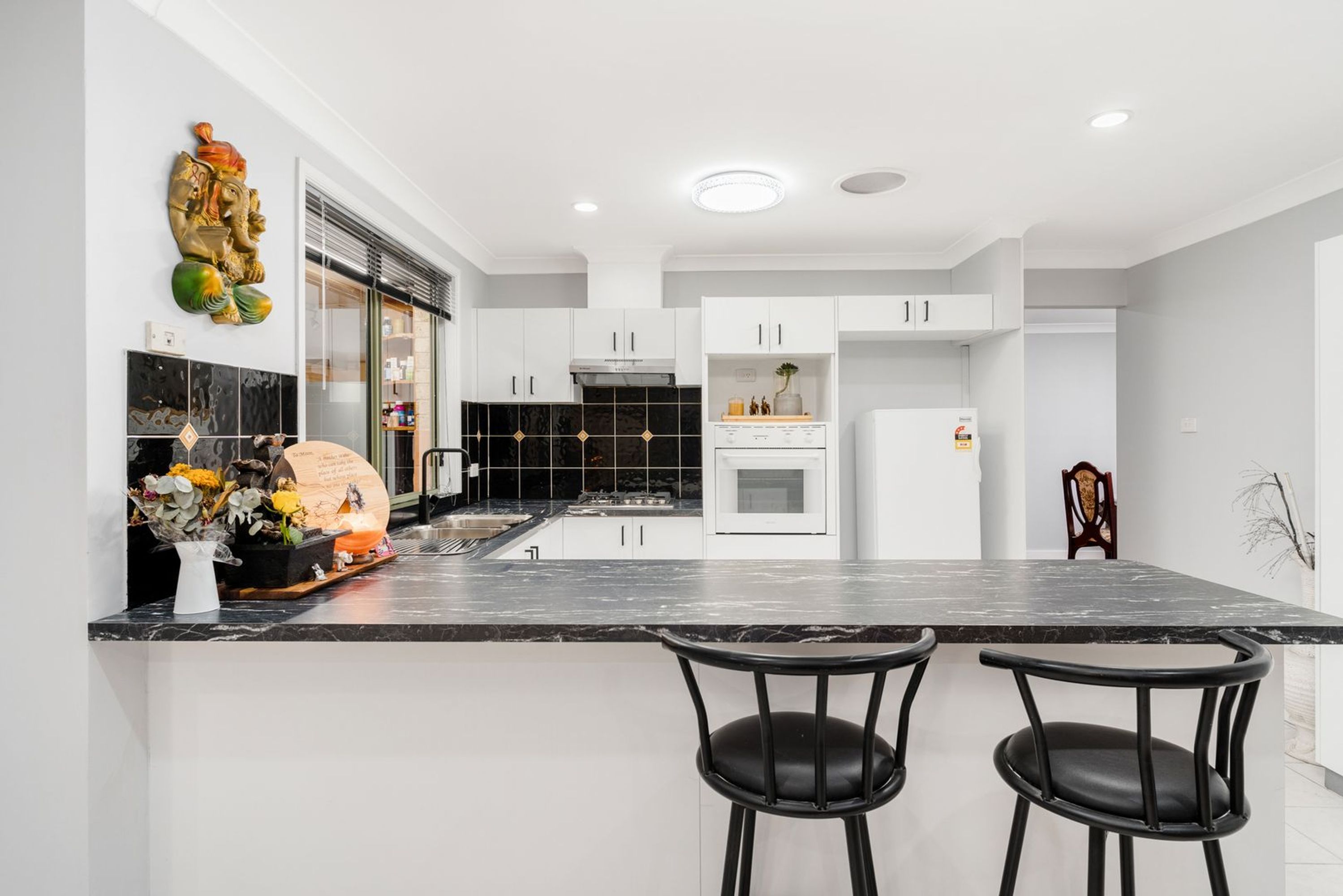 6 Bicheno Close, West Hoxton - Thumbnail 4