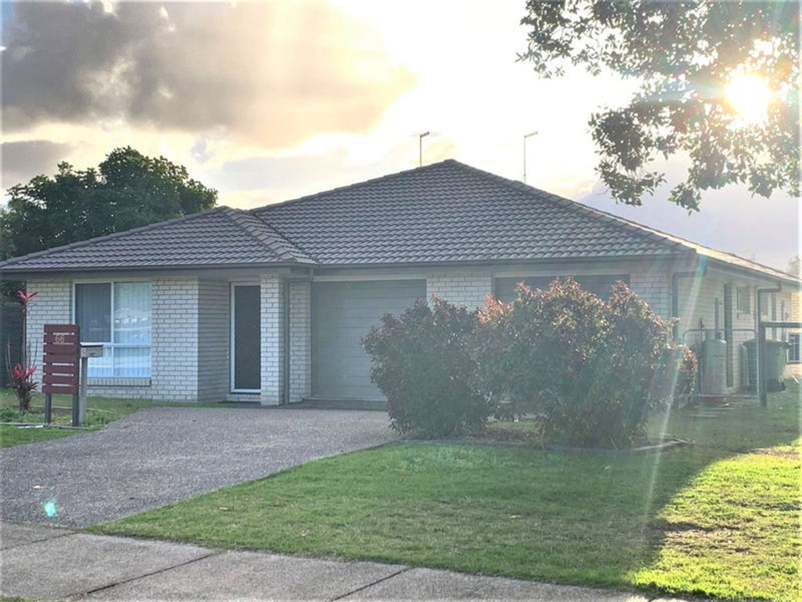 2/66 Waterfront Drive