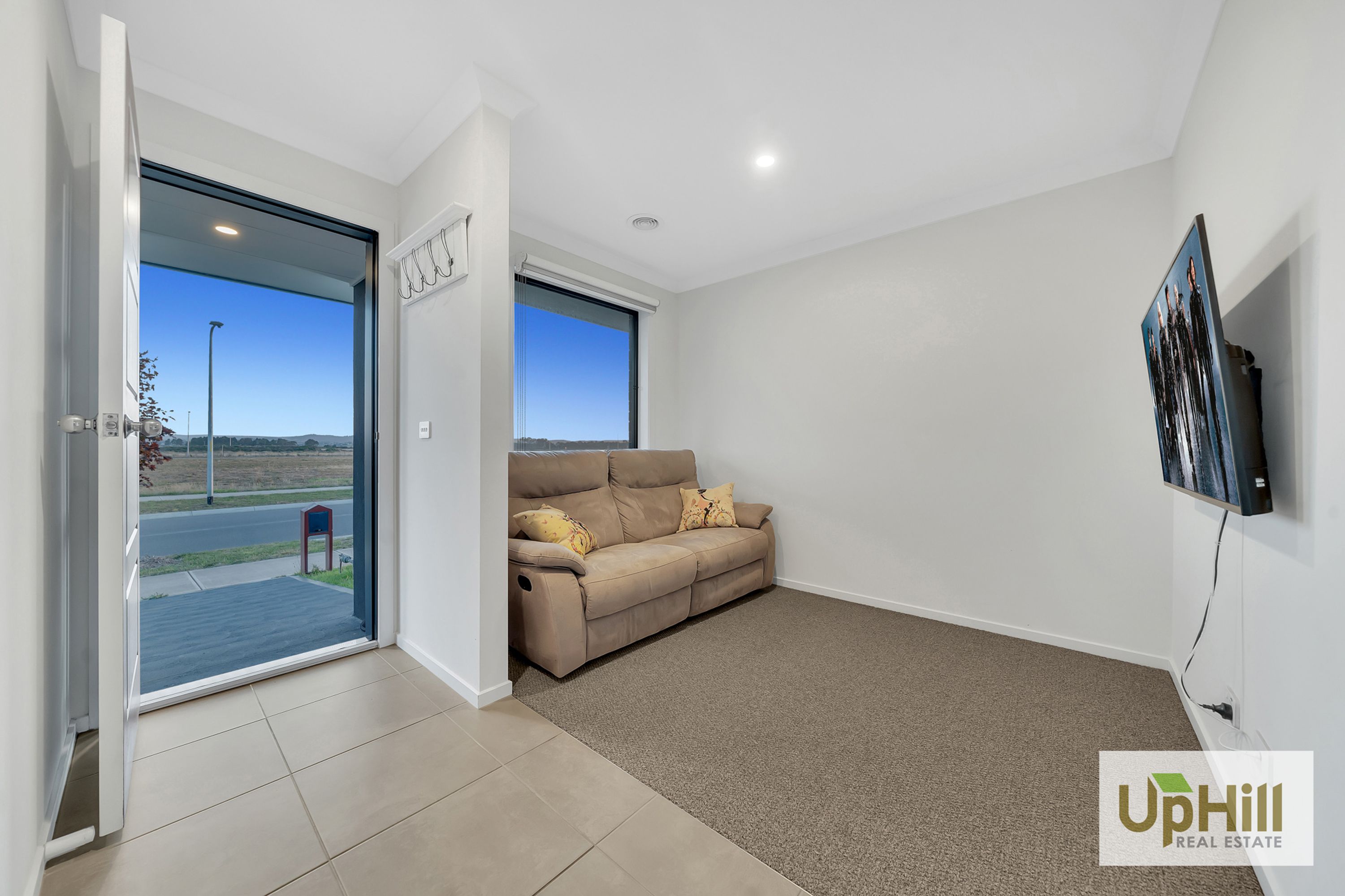2 ODEON AVENUE, Clyde North - Thumbnail 4